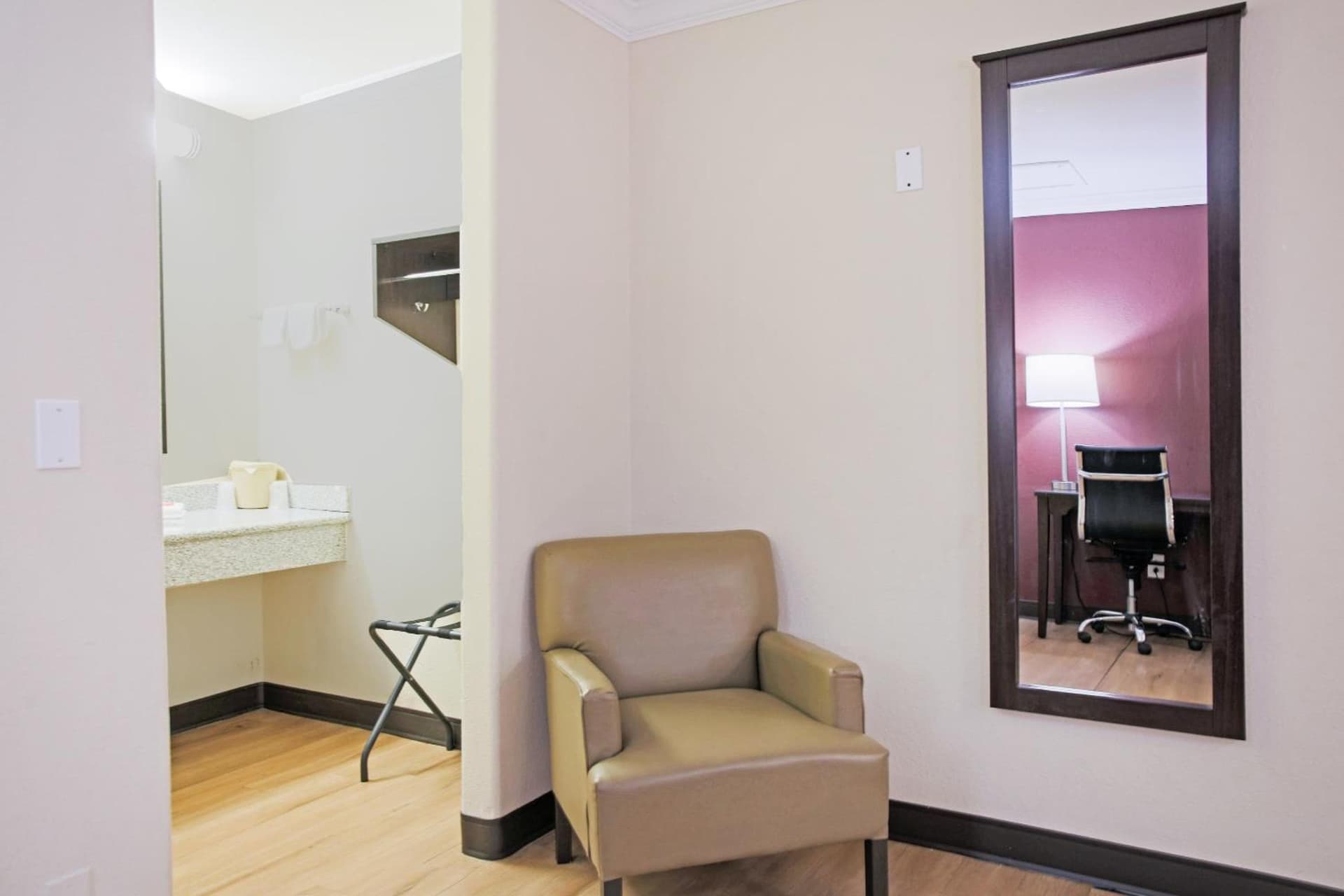 OYO Hotel McAllen Airport South gallery photo in McAllen, TX — image 26