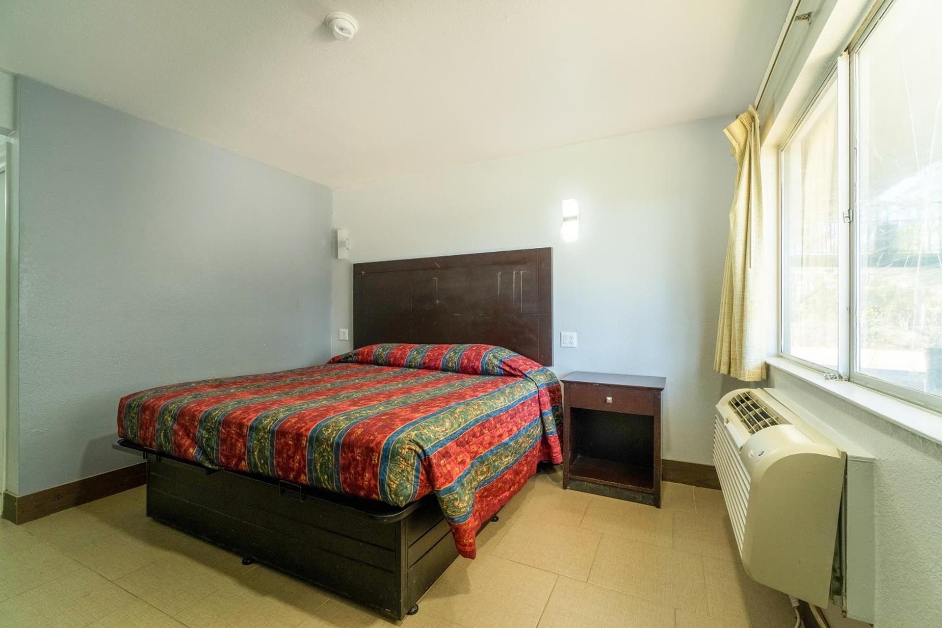 Xpress Inn & Extended Stays interior in Marshall, TX — gallery photo 2