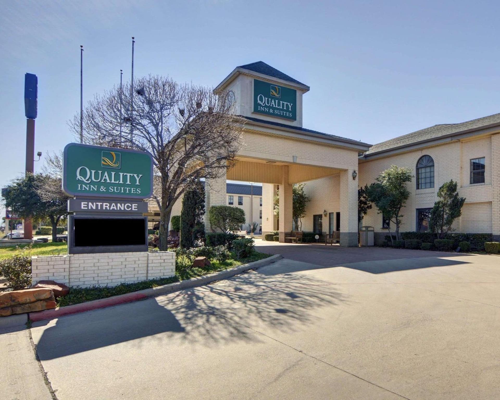 Quality Inn & Suites Weatherford featured exterior or lobby in Weatherford, TX — similar hotel