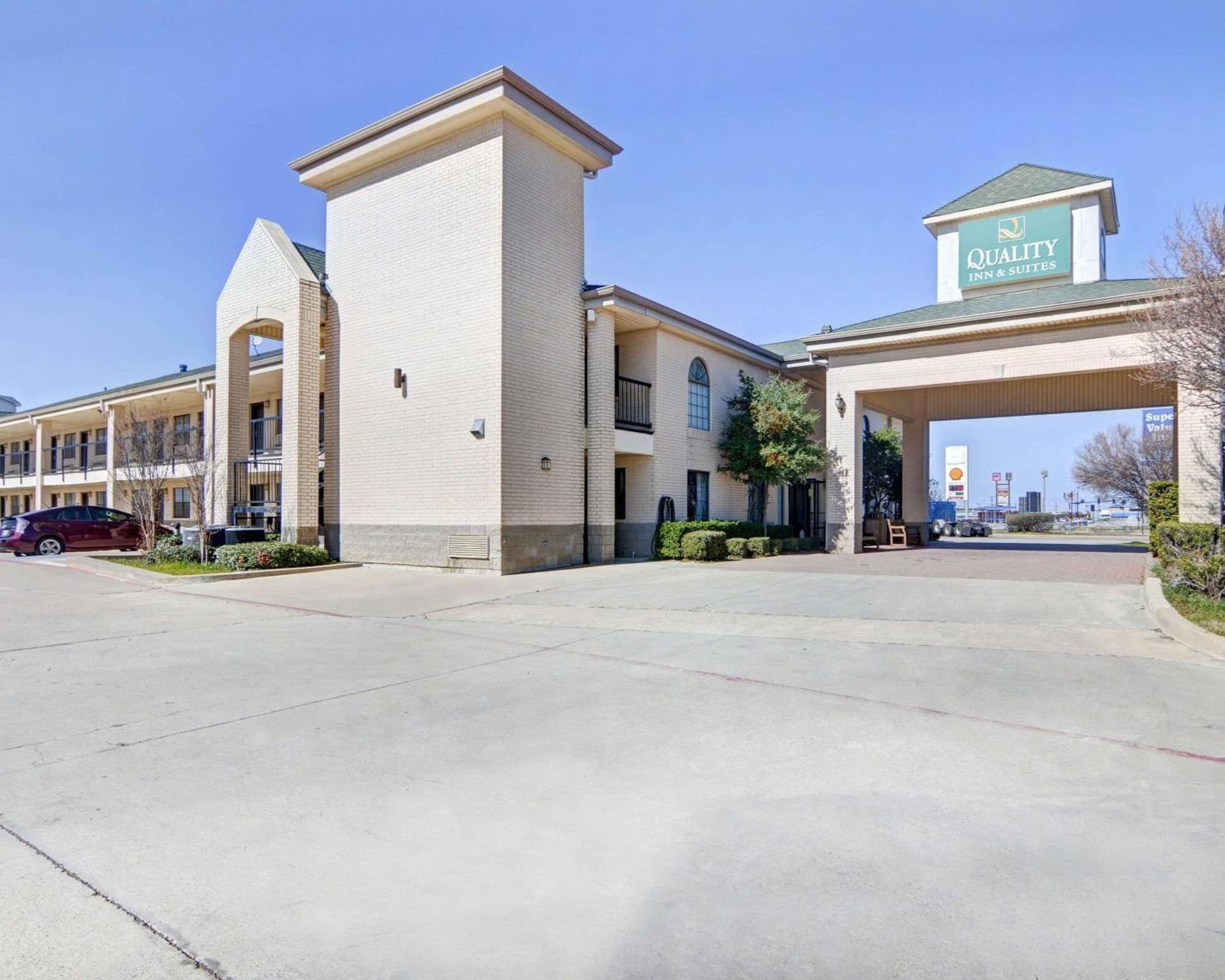 Quality Inn & Suites Weatherford property views in Weatherford, TX — gallery photo 3