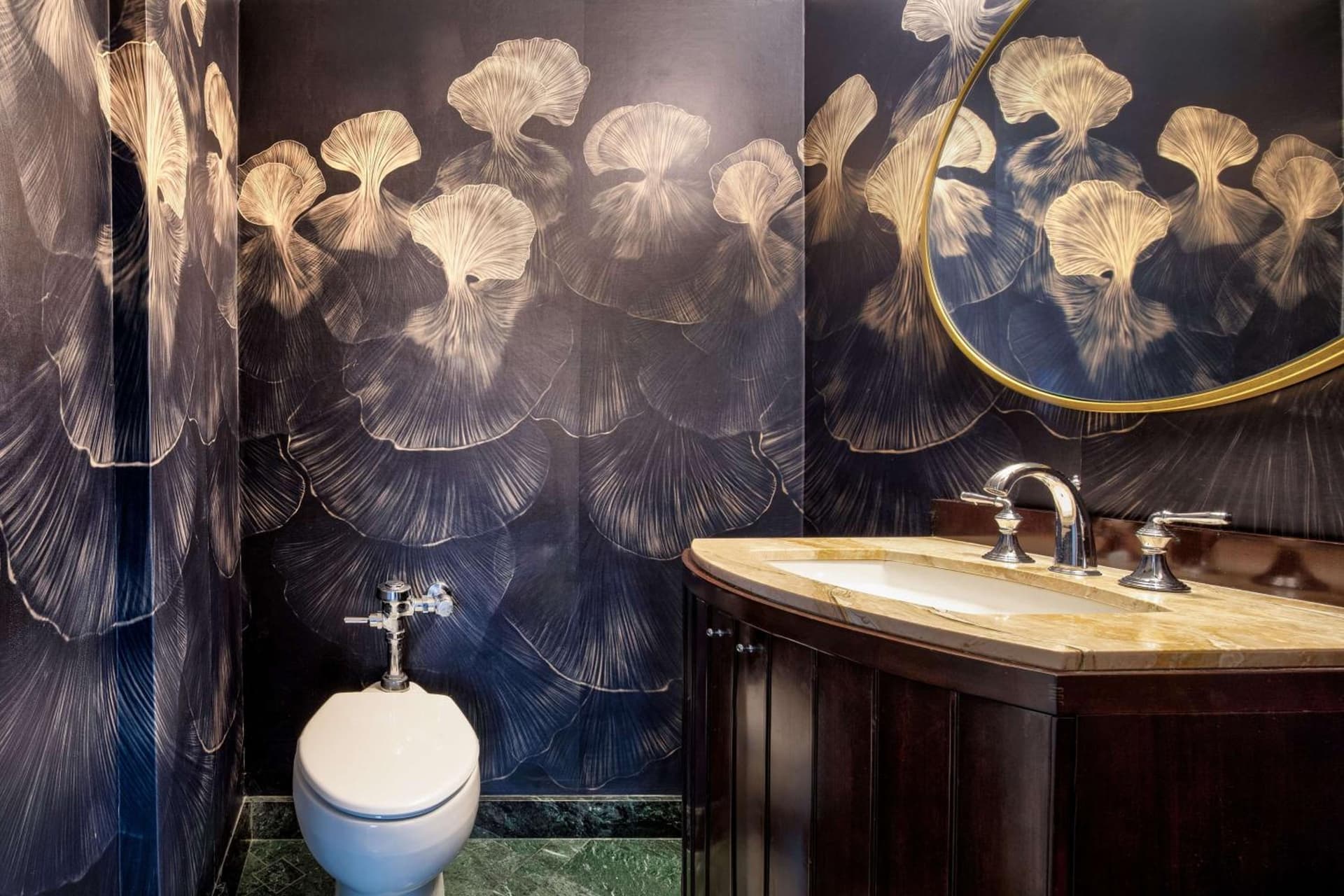 Amway Grand Plaza Hotel, Curio Collection by Hilton gallery photo in Grand Rapids, MI — image 4