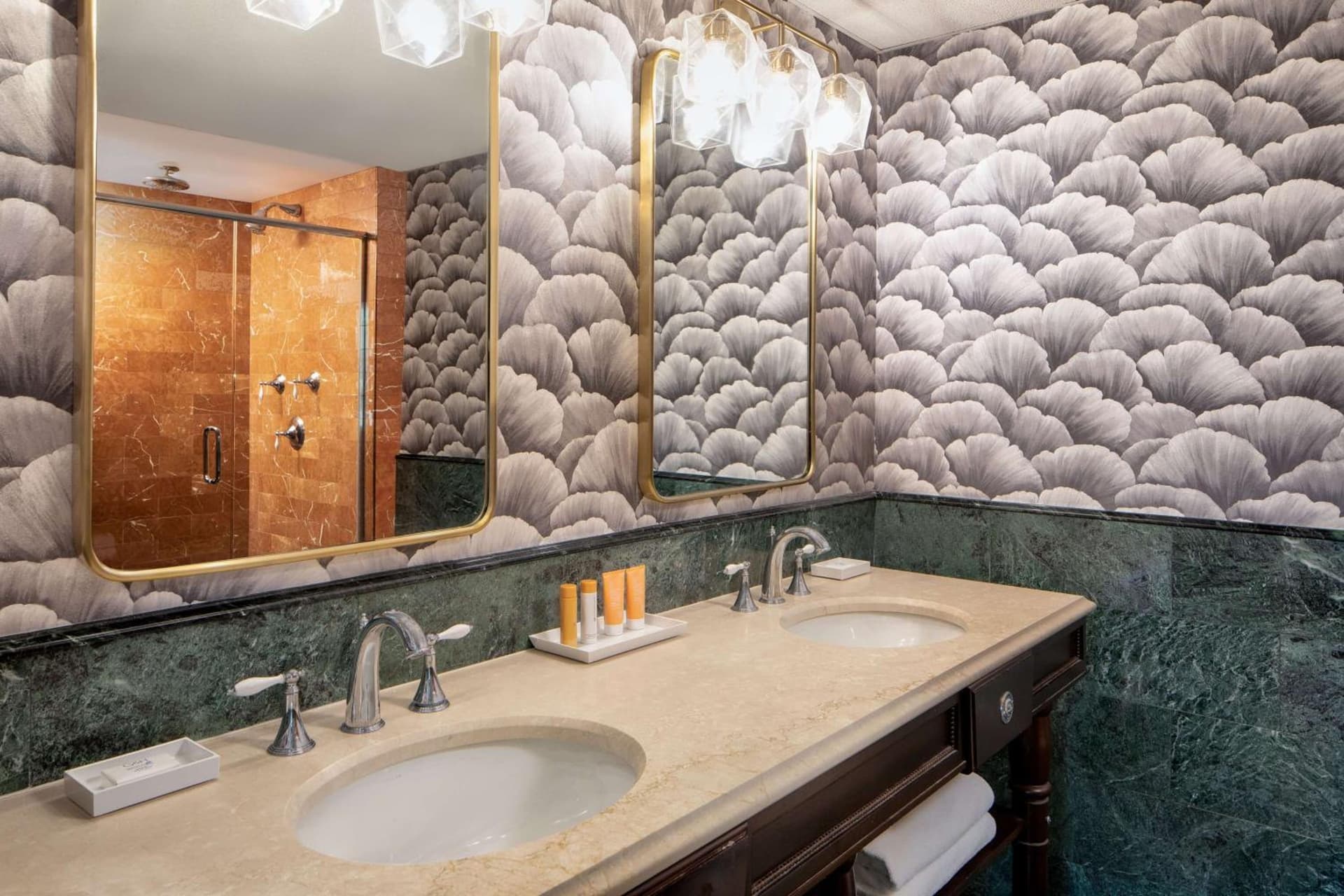 Amway Grand Plaza Hotel, Curio Collection by Hilton gallery photo in Grand Rapids, MI — image 15