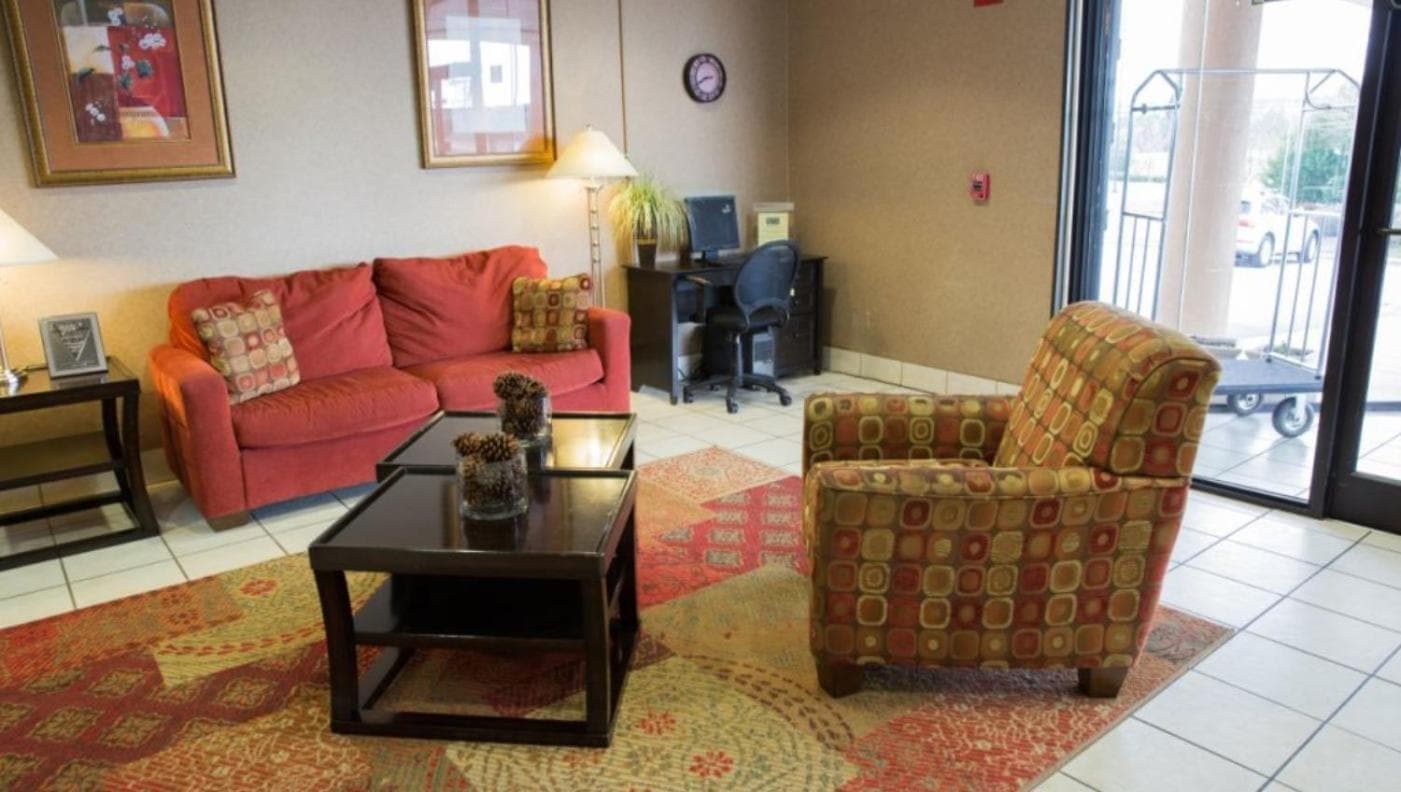 BridgePointe Hotel & Marina interior in New Bern, NC — gallery photo 2