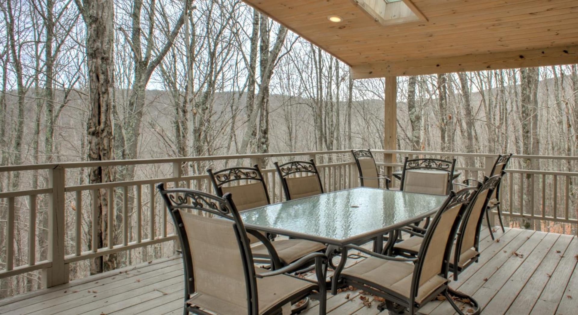 Lakeledge Hideaway by VCI Real Estate Services interior in Beech Mountain, NC — gallery photo 2