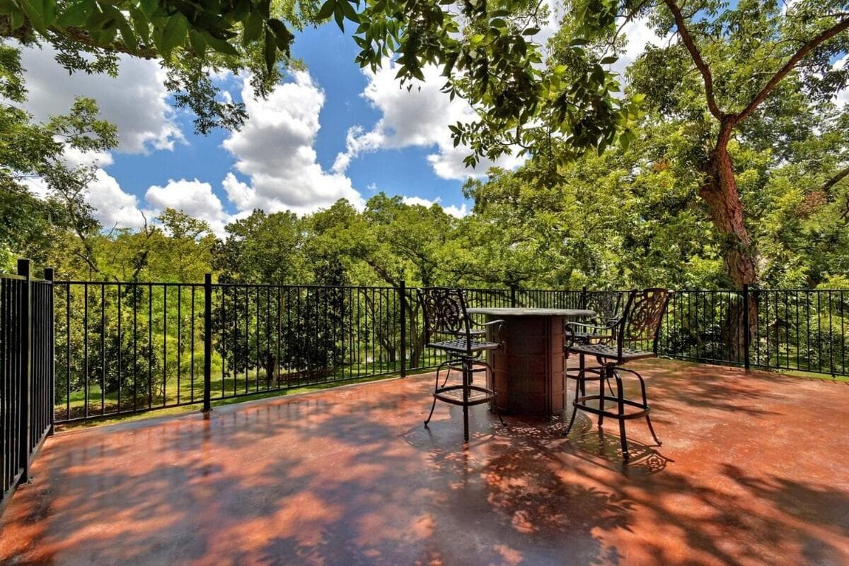 Messina Inn property views in Wimberley, TX — gallery photo 3