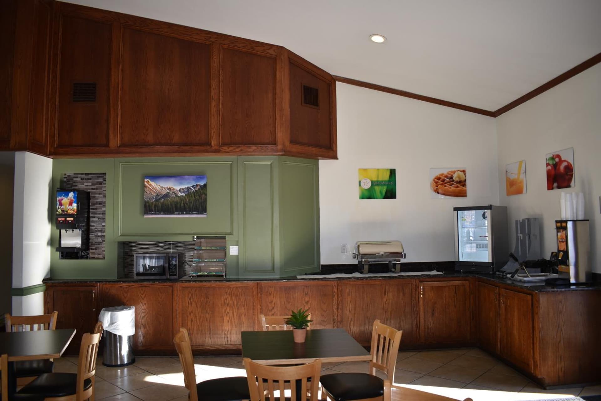 Quality Inn & Suites Garden Of The Gods interior in Colorado Springs, CO — gallery photo 2
