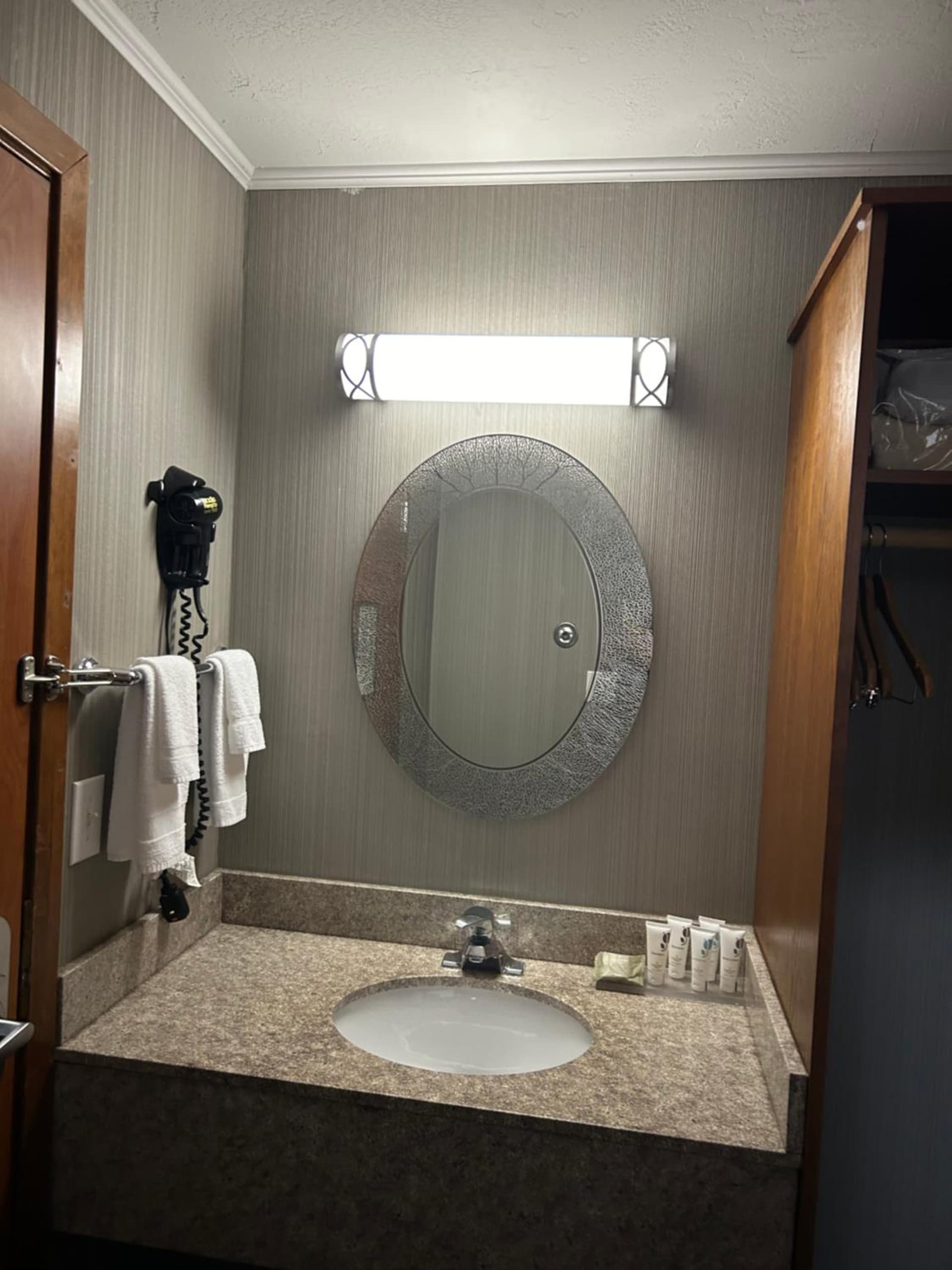 Country Inn & Suites by Radisson, Delta Park North Portland gallery photo in Portland, OR — image 12