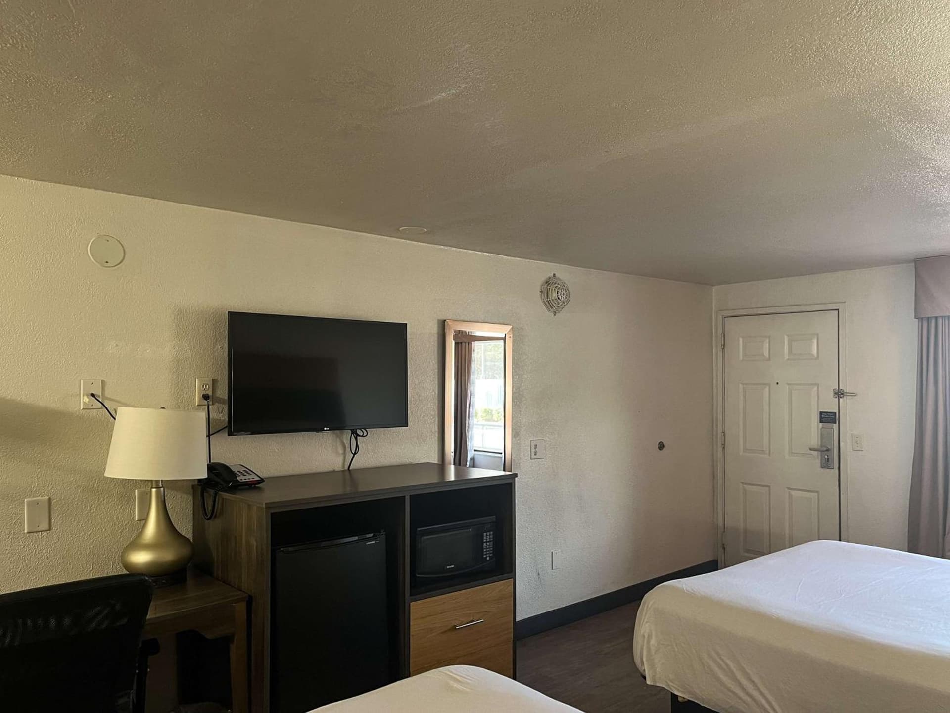 Motel 6 Cross Lanes, WV Goff Mountain Rd property views in Cross Lanes, WV — gallery photo 3