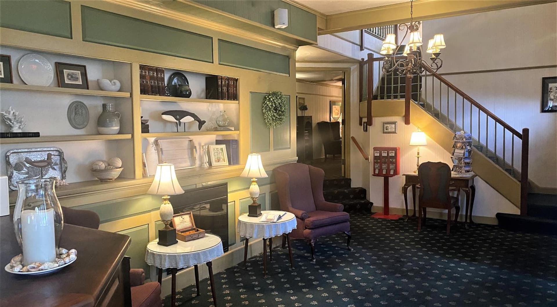 Lamies Inn & The Old Salt Tavern interior in Hampton — gallery photo 2