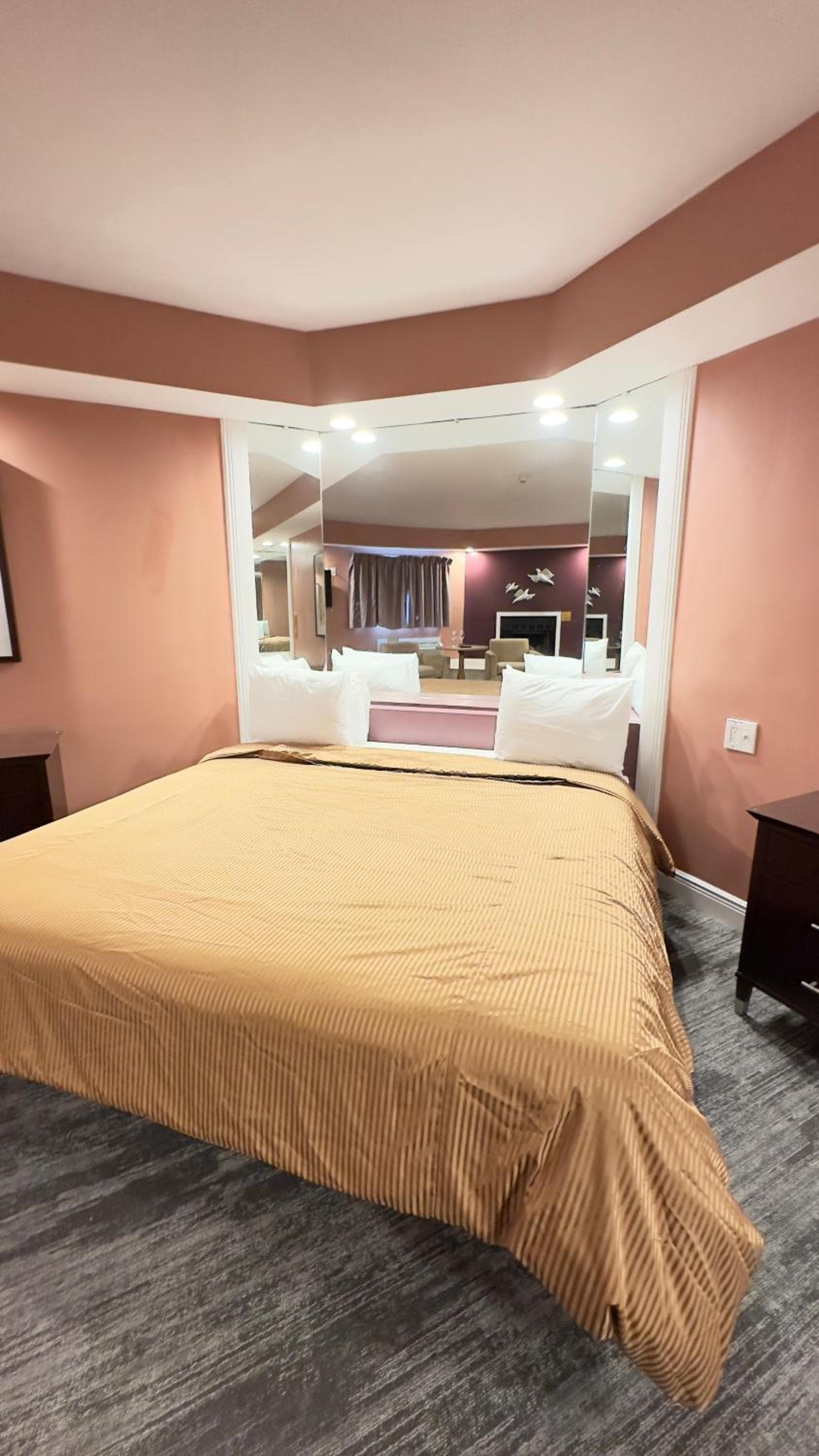 Inn of the Dove Harrisburg-Hershey Romantic Suites gallery photo in Harrisburg, PA — image 253