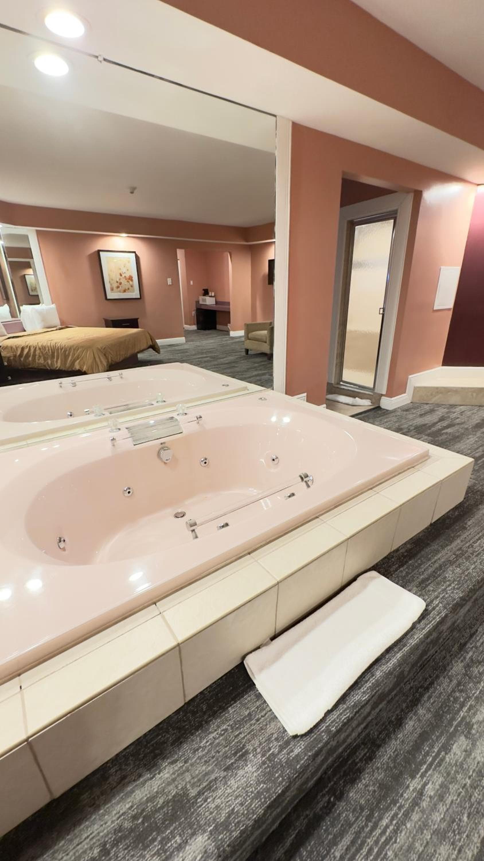 Inn of the Dove Harrisburg-Hershey Romantic Suites gallery photo in Harrisburg, PA — image 205