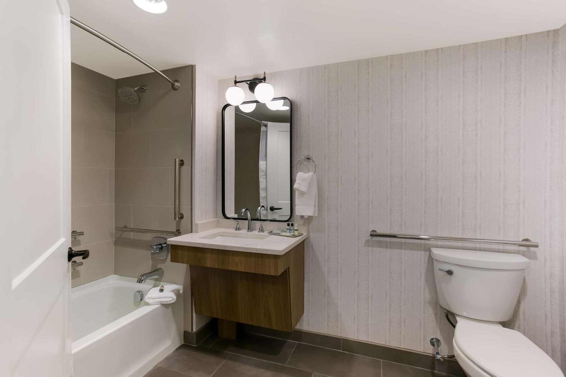 Best Western Premier the Central Hotel & Conference Center gallery photo in Harrisburg, PA — image 40