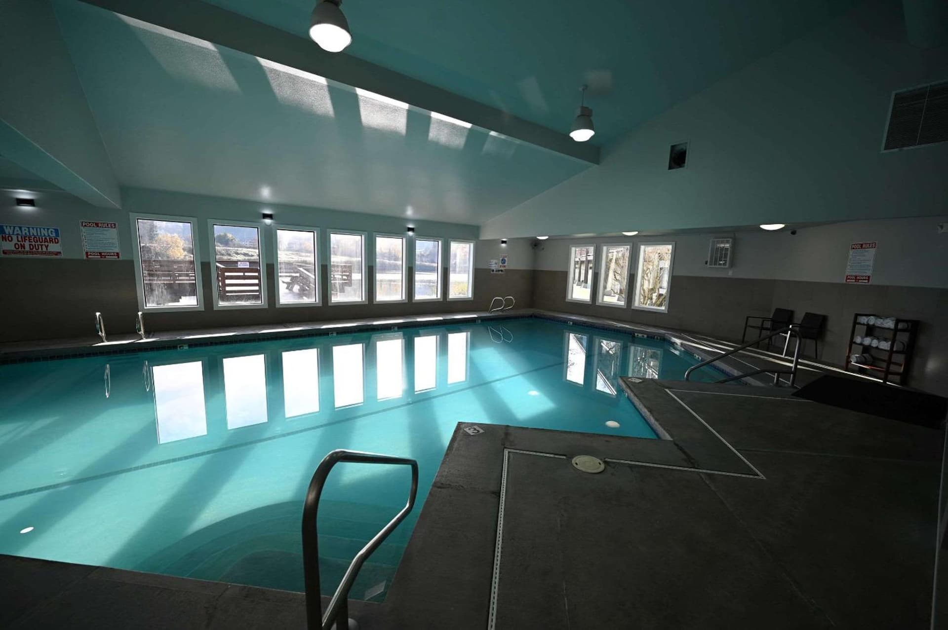 Edgewater Inn and Suites, an Ascend Collection Hotel interior in Coos Bay, OR — gallery photo 2