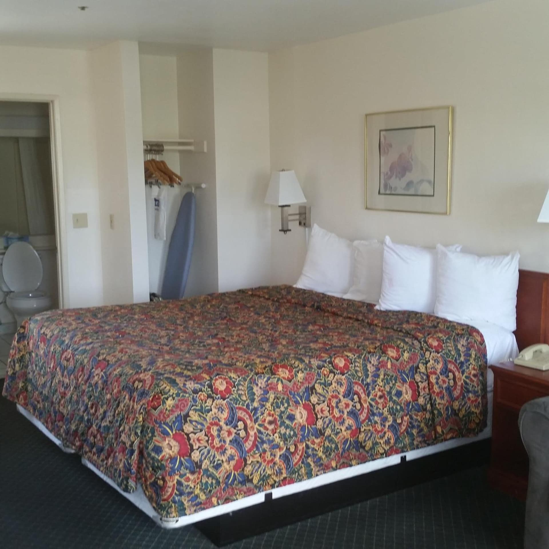 Days Inn by Wyndham Orange Anaheim gallery photo in Orange, CA — image 7