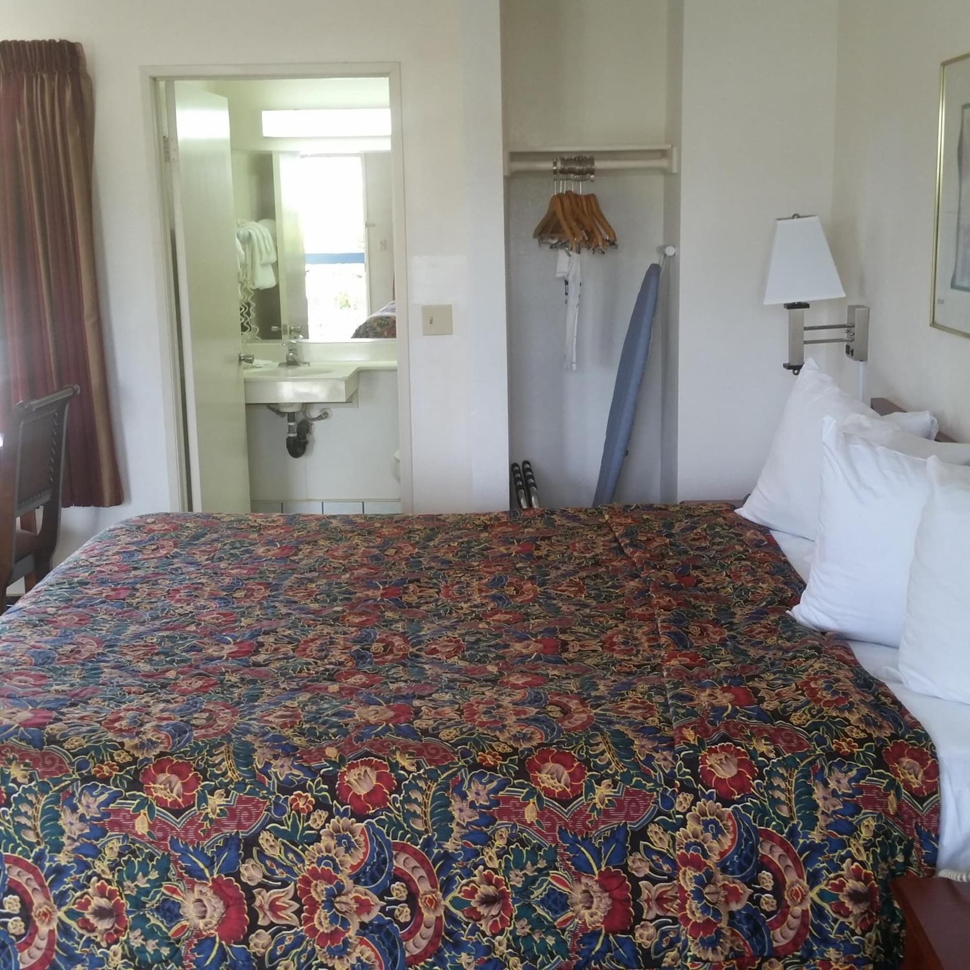 Days Inn by Wyndham Orange Anaheim gallery photo in Orange, CA — image 25