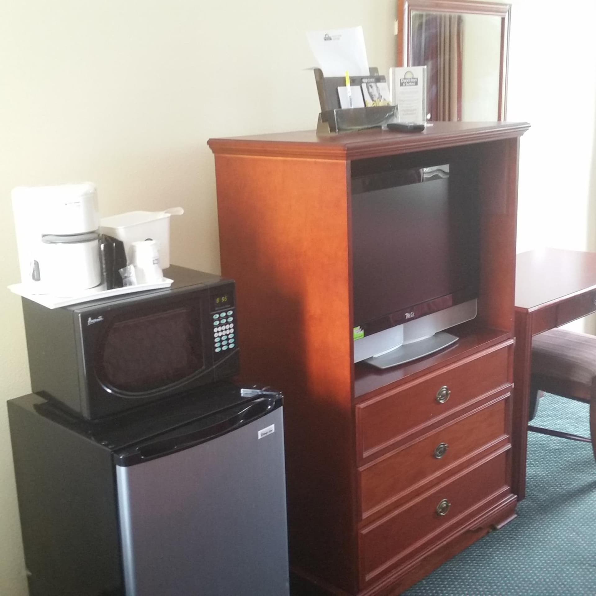 Days Inn by Wyndham Orange Anaheim gallery photo in Orange, CA — image 37