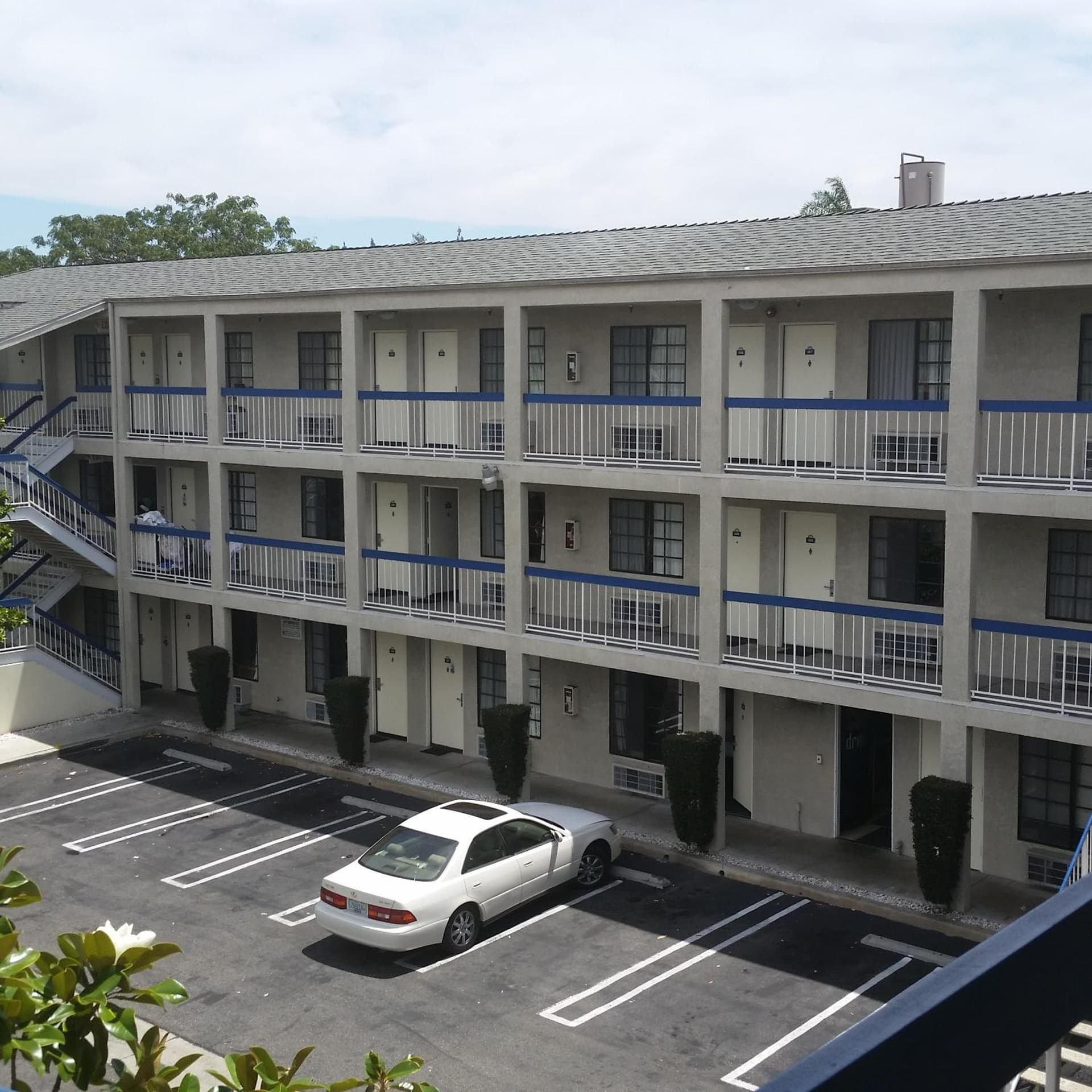 Days Inn by Wyndham Orange Anaheim property views in Orange, CA — gallery photo 3