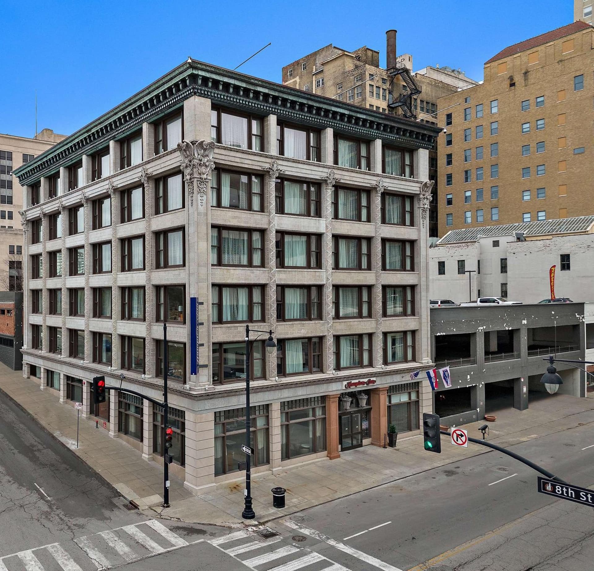 Hampton Inn Kansas City - Downtown Financial District featured exterior or lobby in Kansas City, MO — similar hotel