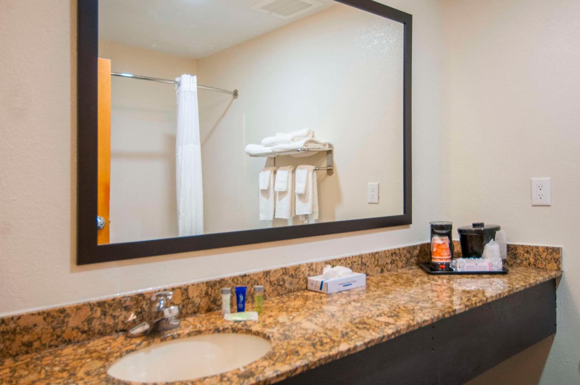 Sleep Inn & Suites Tuscaloosa East property views in Tuscaloosa, AL — gallery photo 3
