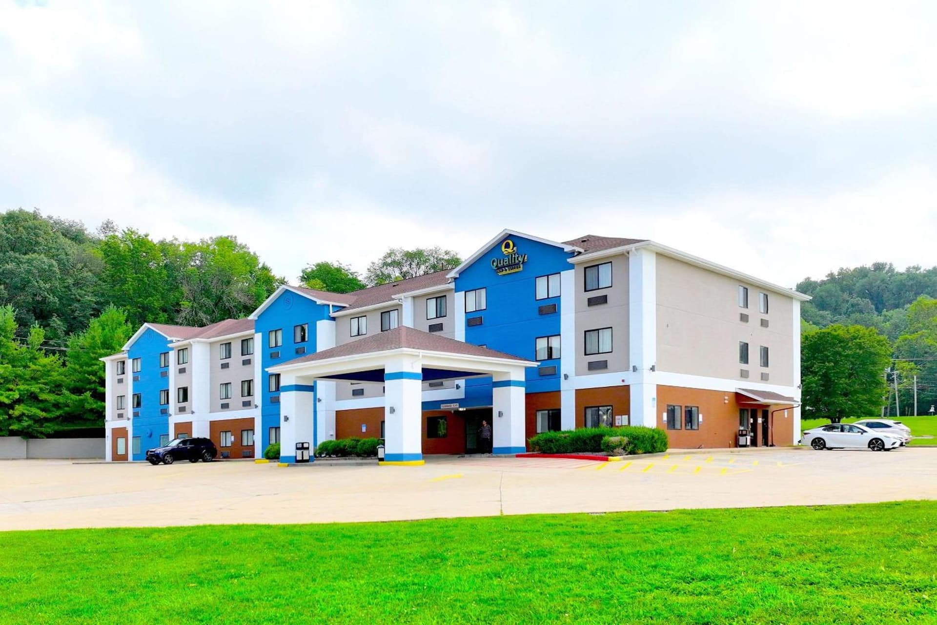 Quality Inn & Suites Caseyville - St Louis featured exterior or lobby in Caseyville, IL — similar hotel