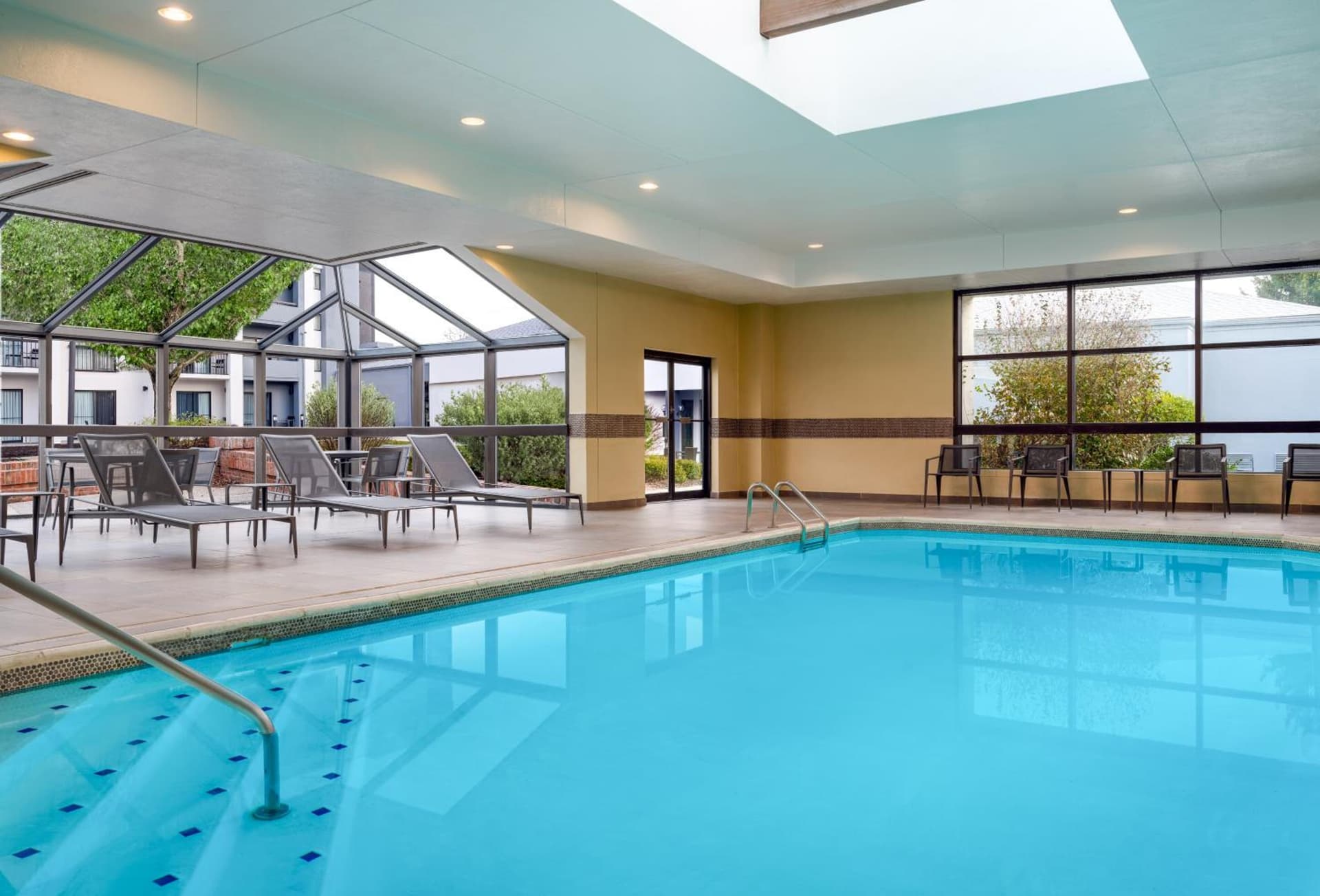 Courtyard Columbus Worthington interior in Worthington, OH — gallery photo 2