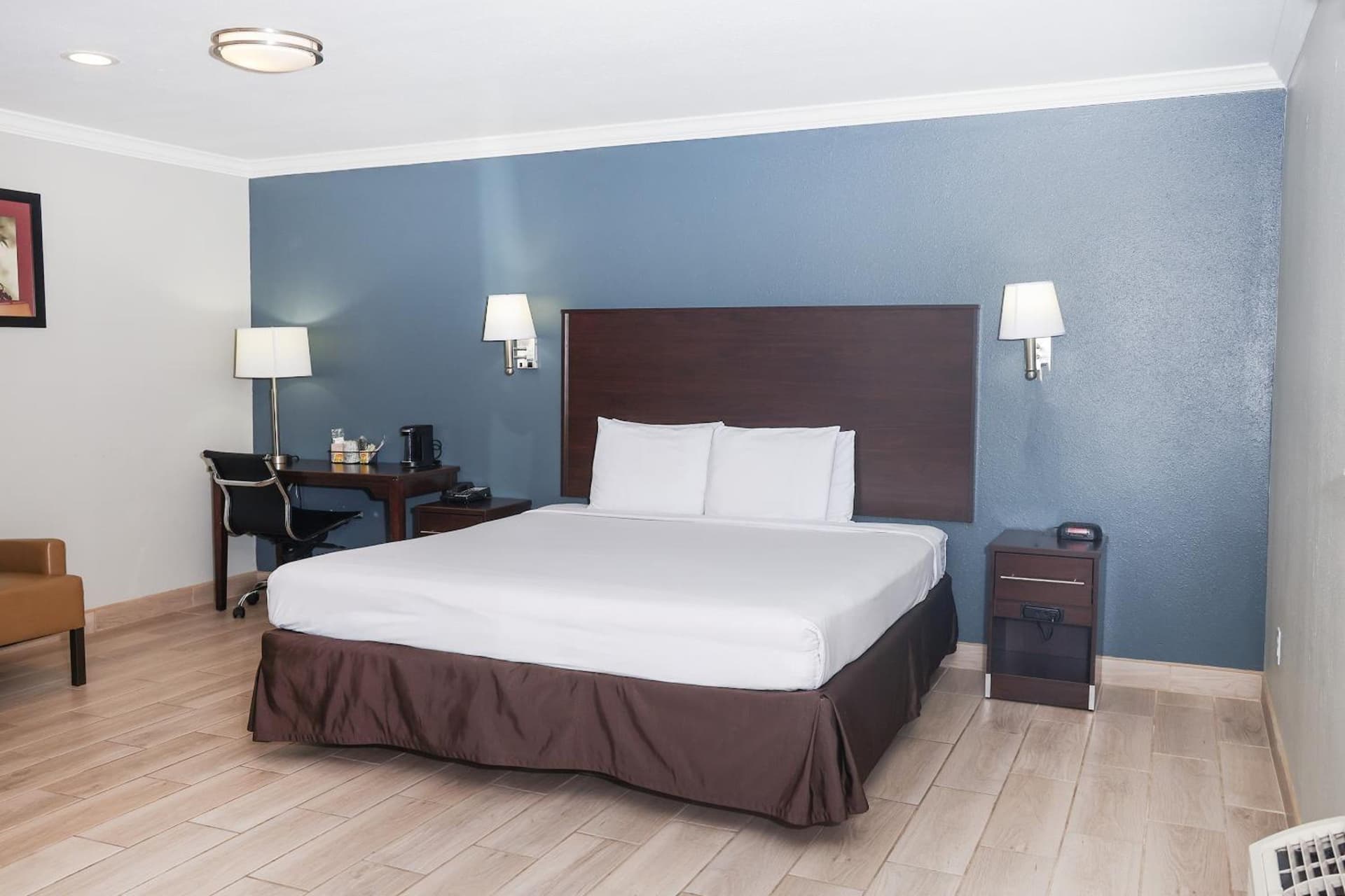 OYO Hotel McAllen Airport South gallery photo in McAllen, TX — image 65