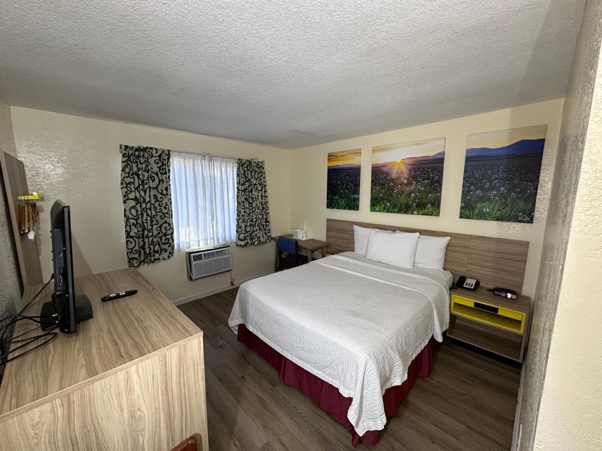Days Inn by Wyndham San Marcos property views in San Marcos, CA — gallery photo 3