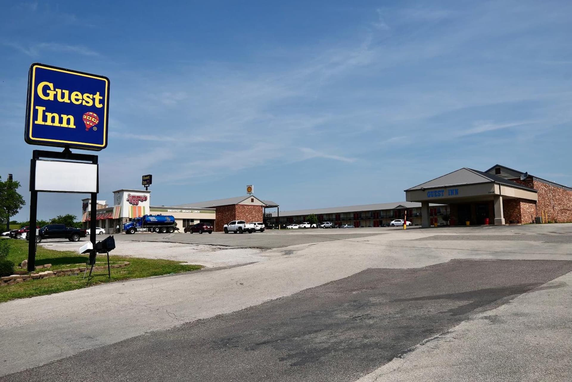 guest inn interior in Ardmore, OK — gallery photo 2