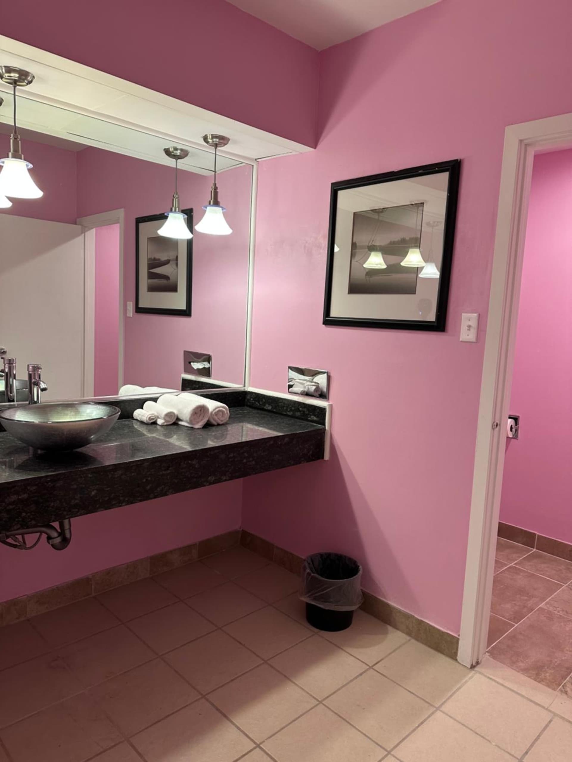 Inn of the Dove Harrisburg-Hershey Romantic Suites gallery photo in Harrisburg, PA — image 15
