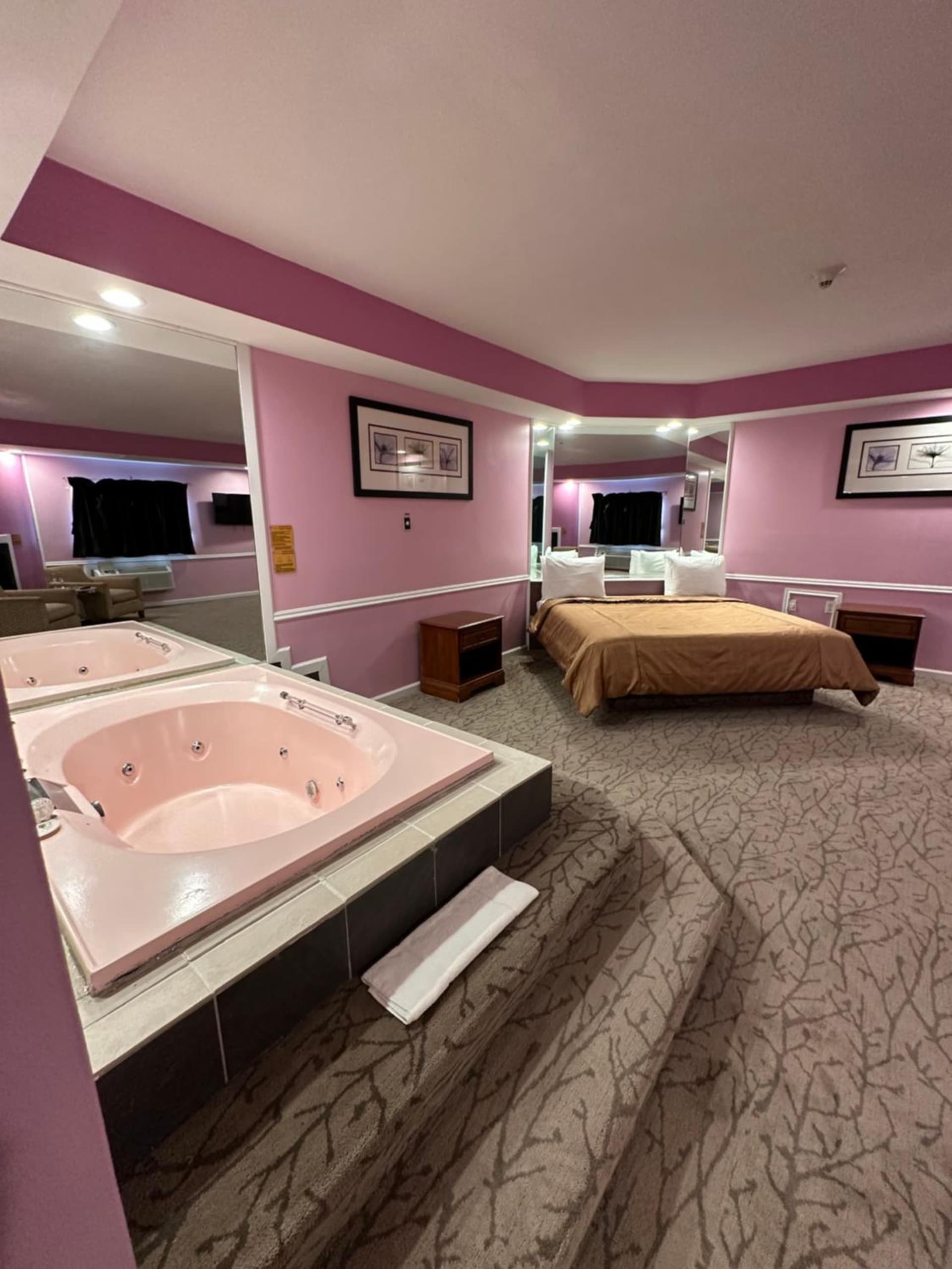 Inn of the Dove Harrisburg-Hershey Romantic Suites gallery photo in Harrisburg, PA — image 52