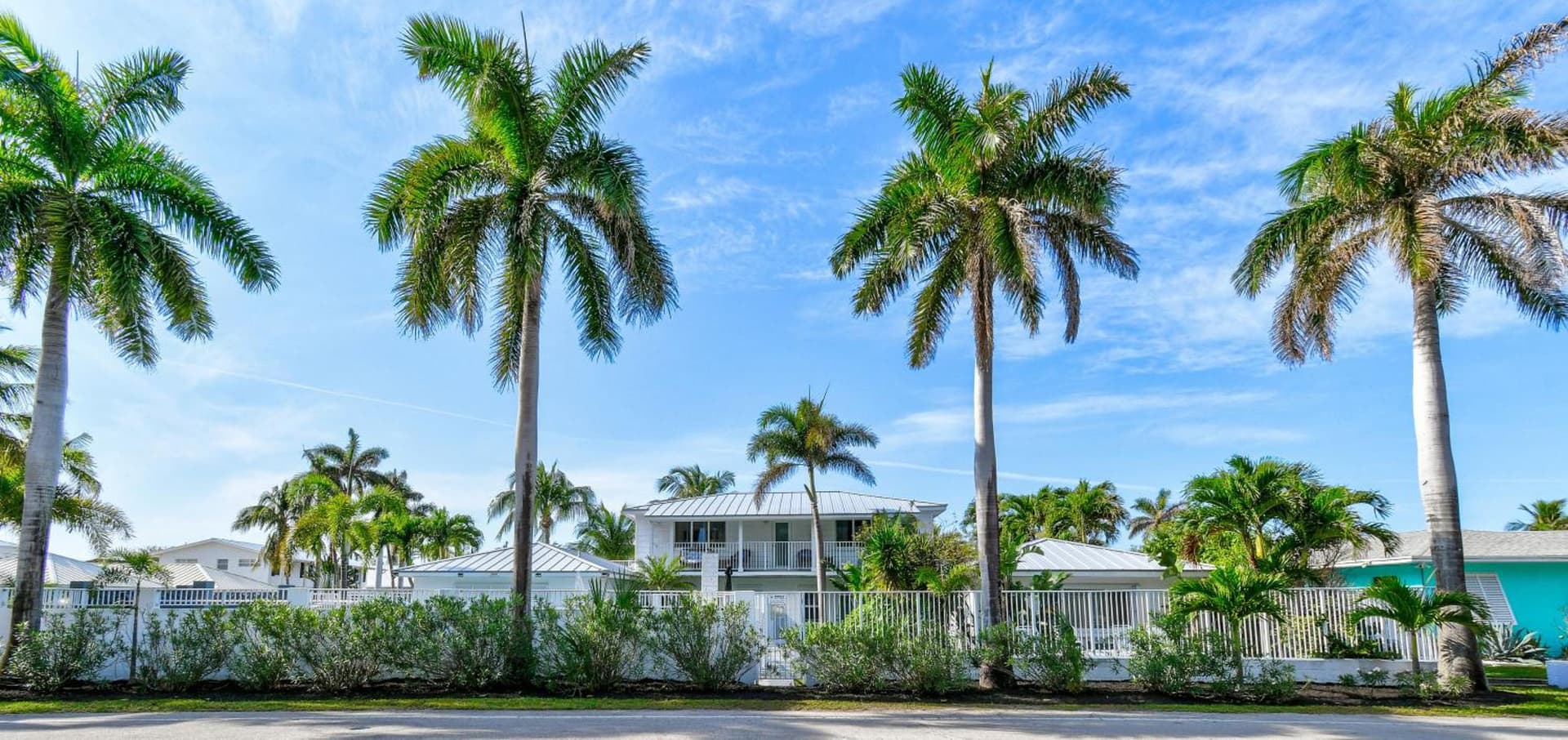Sunshine shores boutique apartments featured exterior or lobby in Palm Beach Shores, FL — similar hotel