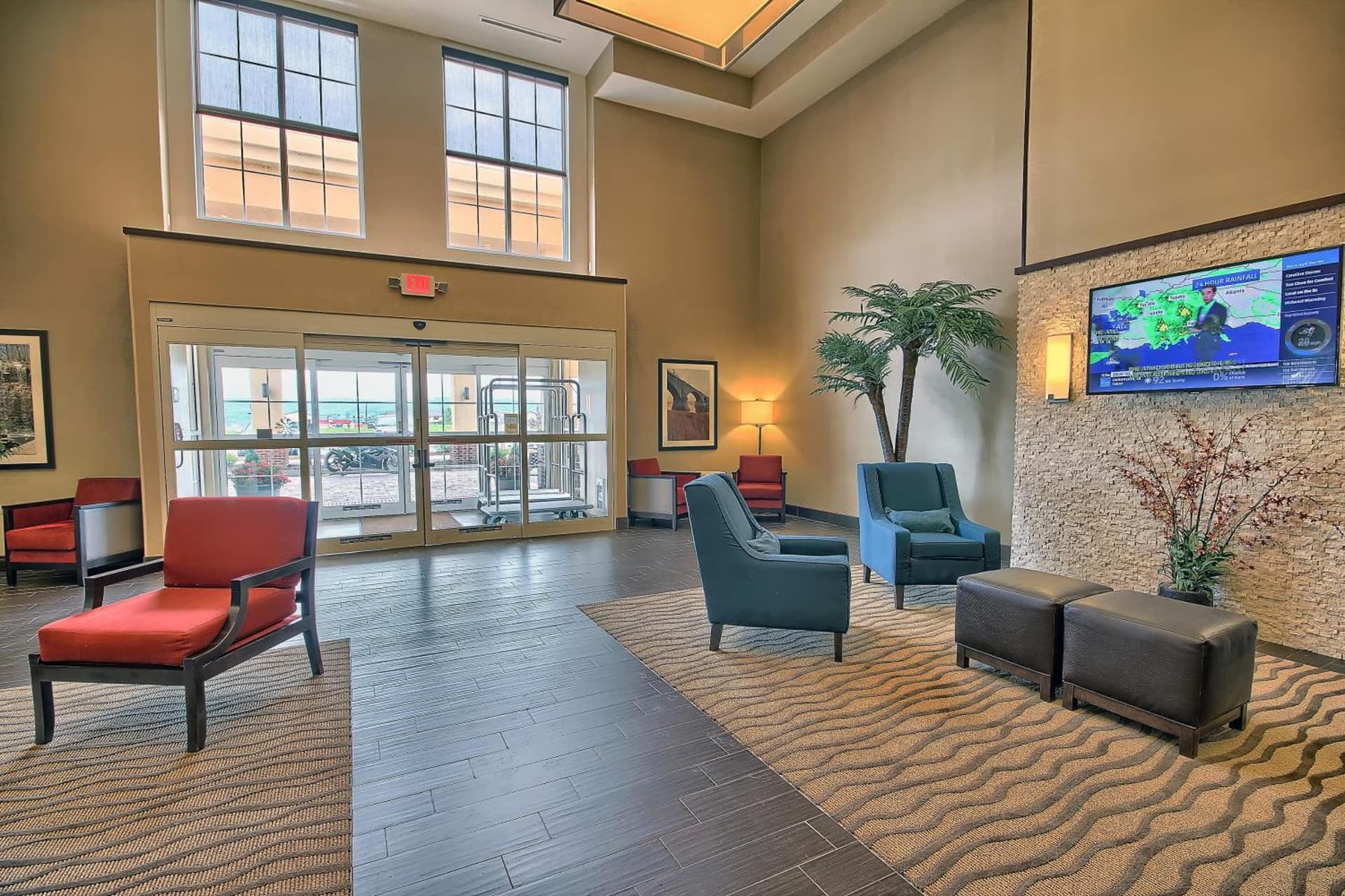 Comfort Suites Marietta-Parkersburg interior in Marietta, OH — gallery photo 2