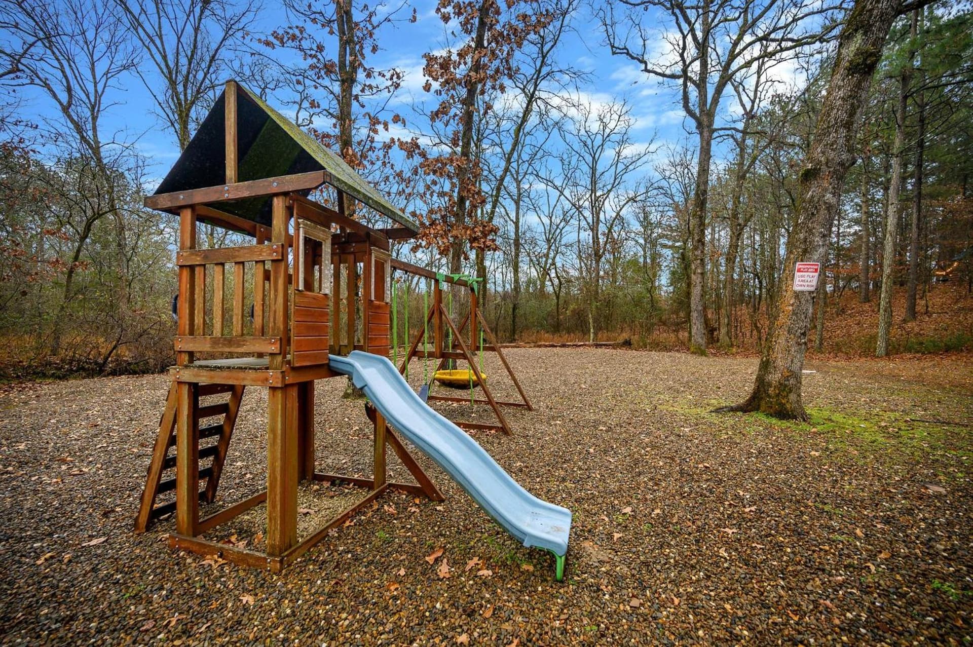 Lazy Daze Lodge - Close to activities and attractions!! property views in Hochatown, OK — gallery photo 3