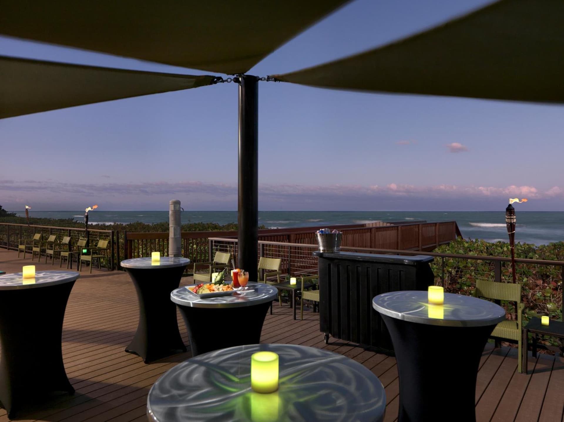 DoubleTree Suites by Hilton Melbourne Beach Oceanfront gallery photo in Melbourne, FL — image 89
