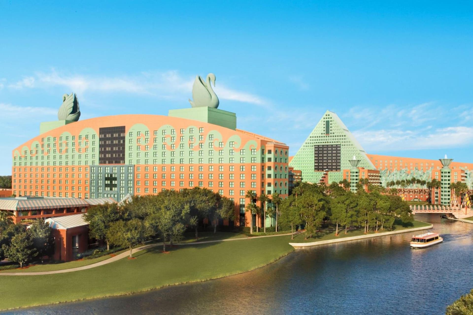 Walt Disney World Swan — hotel in Clermont, Florida