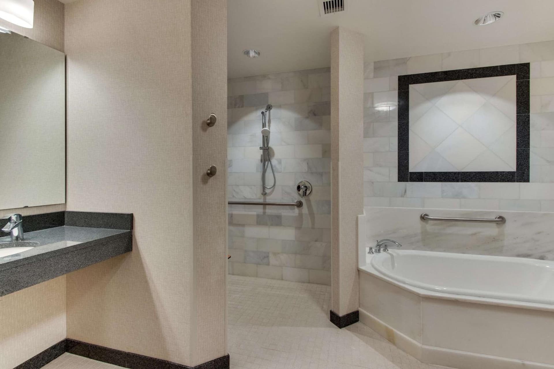 Drury Plaza Hotel Nashville Downtown gallery photo in Nashville, TN — image 4