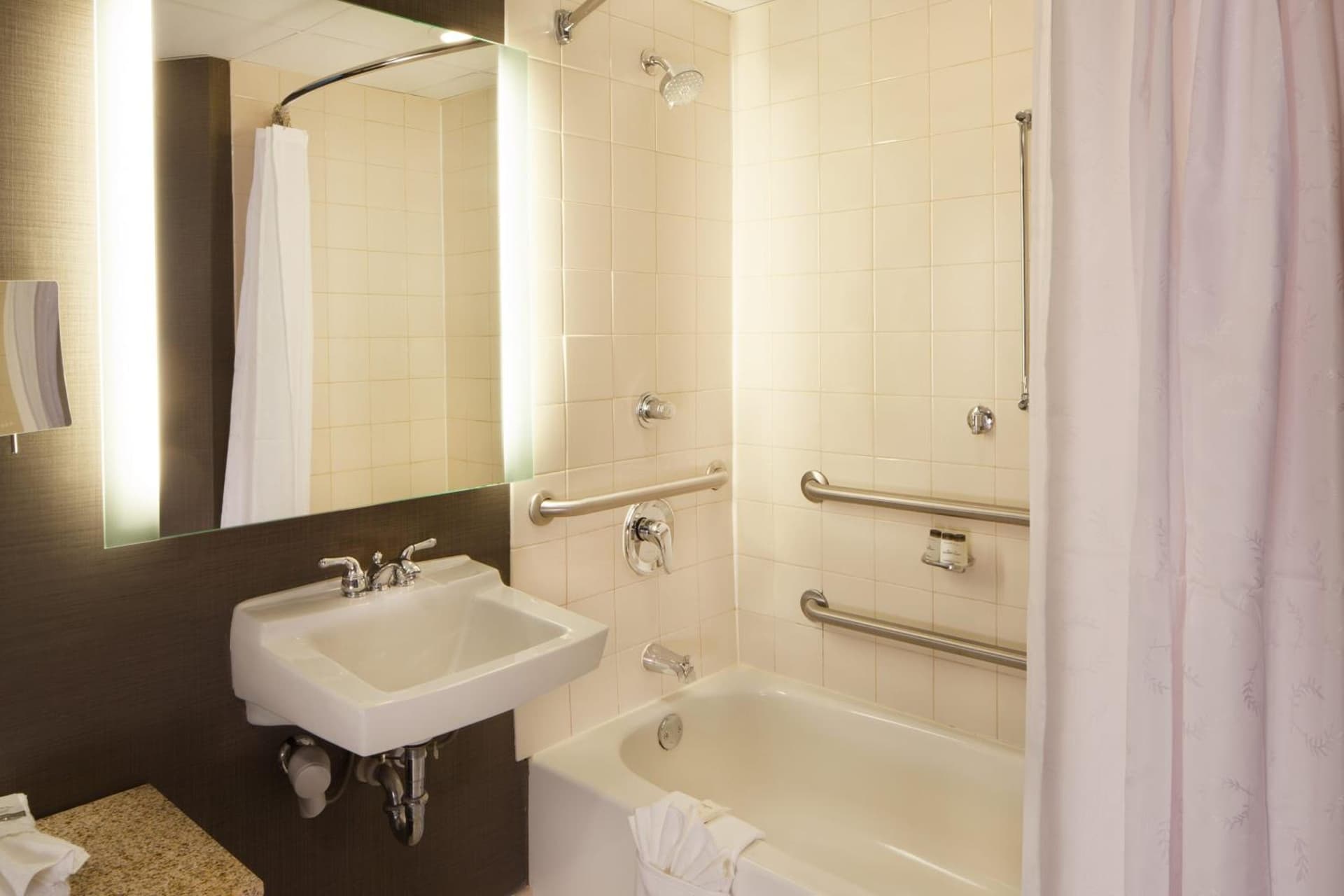 Sheraton Bucks County Langhorne gallery photo in Langhorne, PA — image 58
