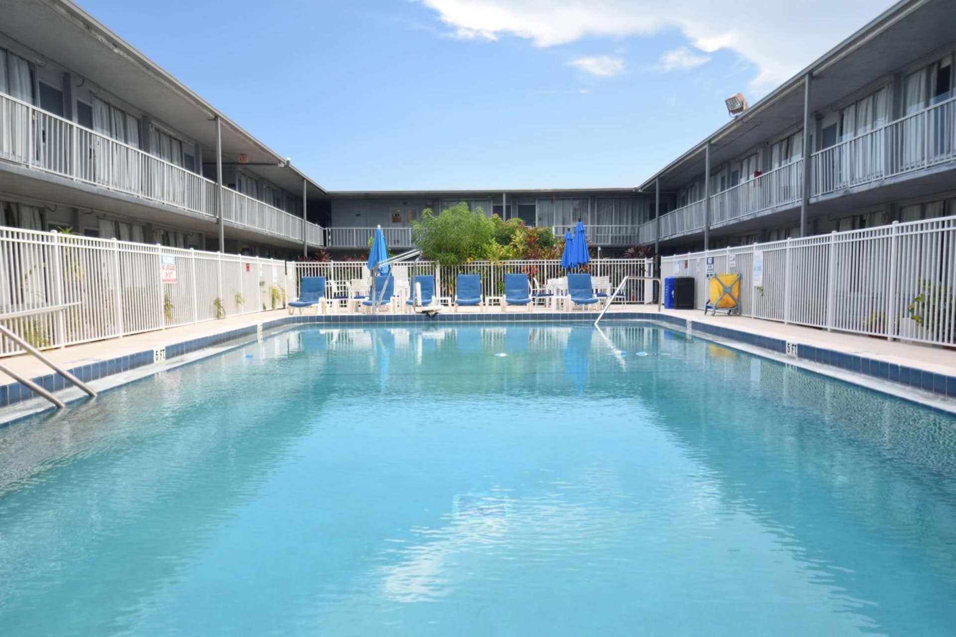 Days Inn by Wyndham Stuart gallery photo in Stuart, FL — image 9