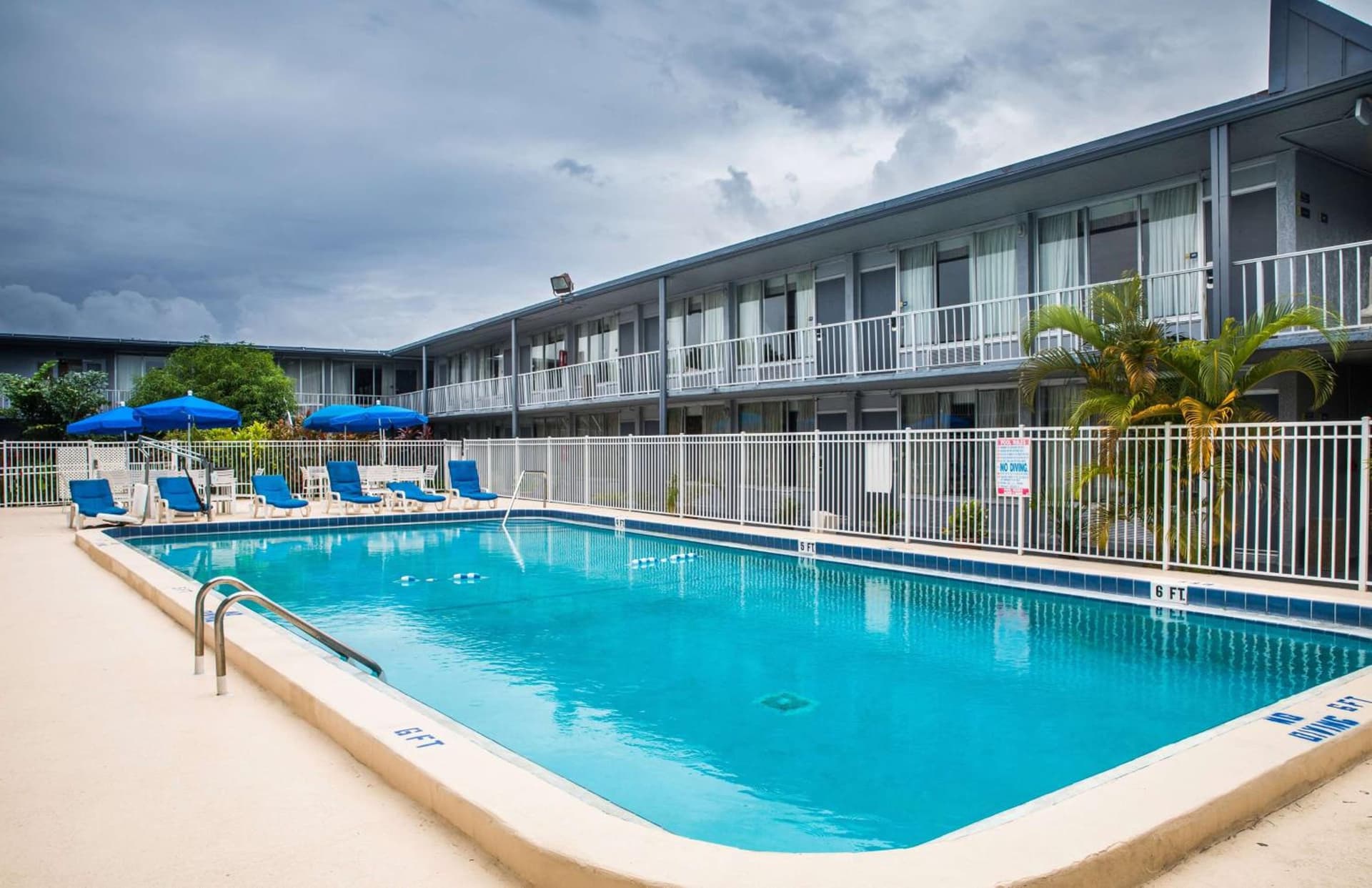 Days Inn by Wyndham Stuart gallery photo in Stuart, FL — image 32