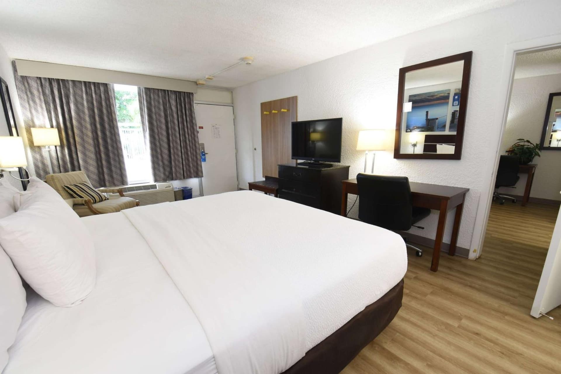 Days Inn by Wyndham Stuart gallery photo in Stuart, FL — image 7