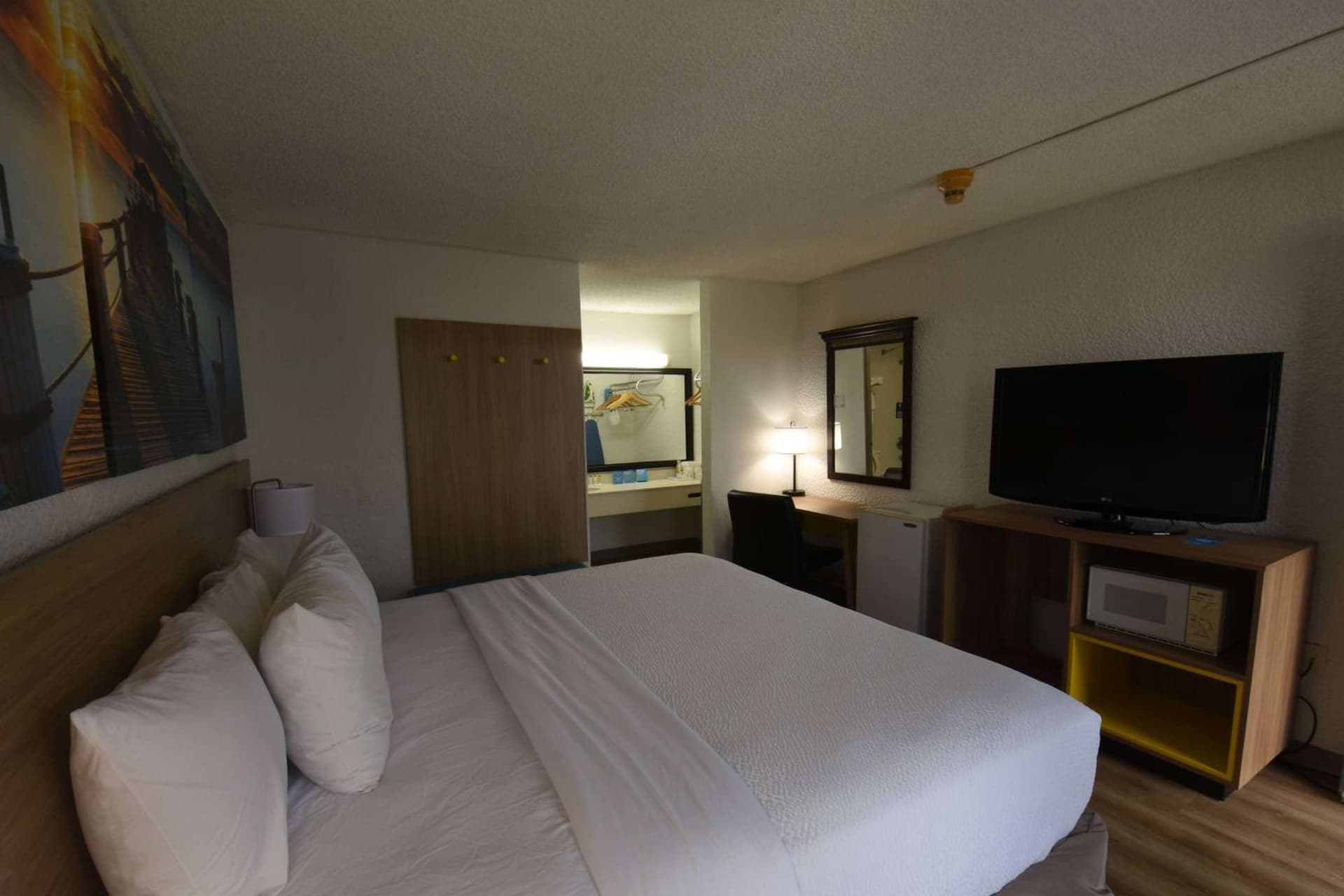 Days Inn by Wyndham Stuart gallery photo in Stuart, FL — image 40