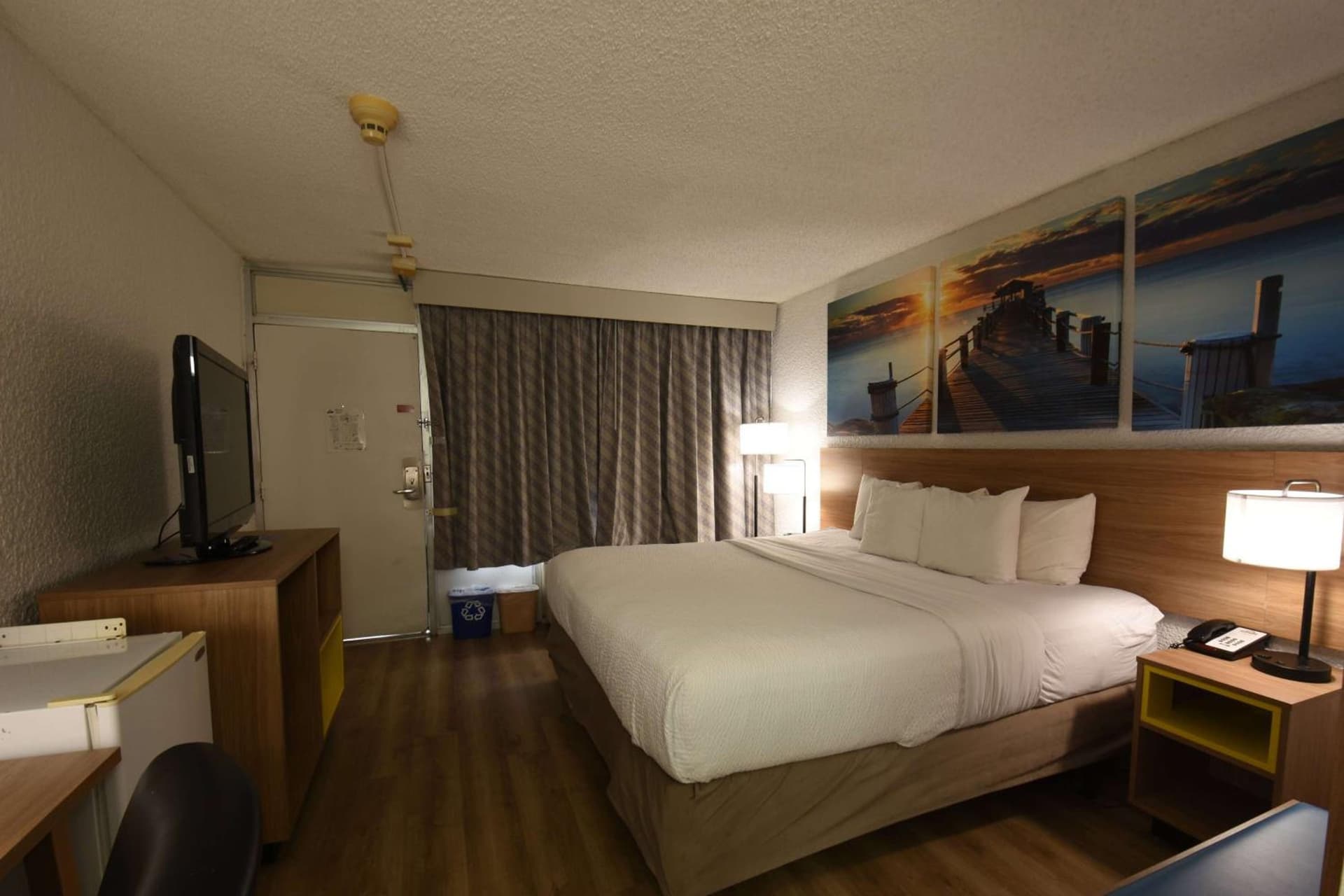 Days Inn by Wyndham Stuart gallery photo in Stuart, FL — image 54