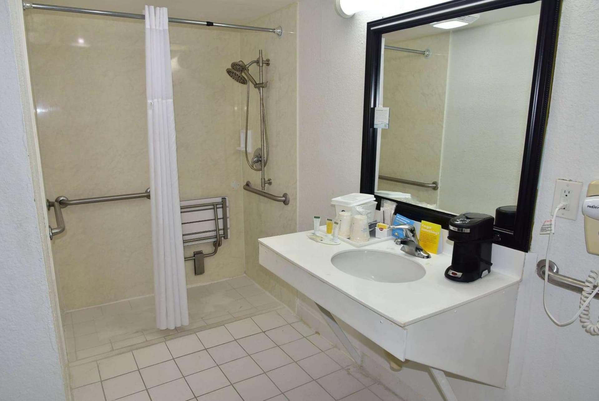 Days Inn by Wyndham Stuart gallery photo in Stuart, FL — image 50