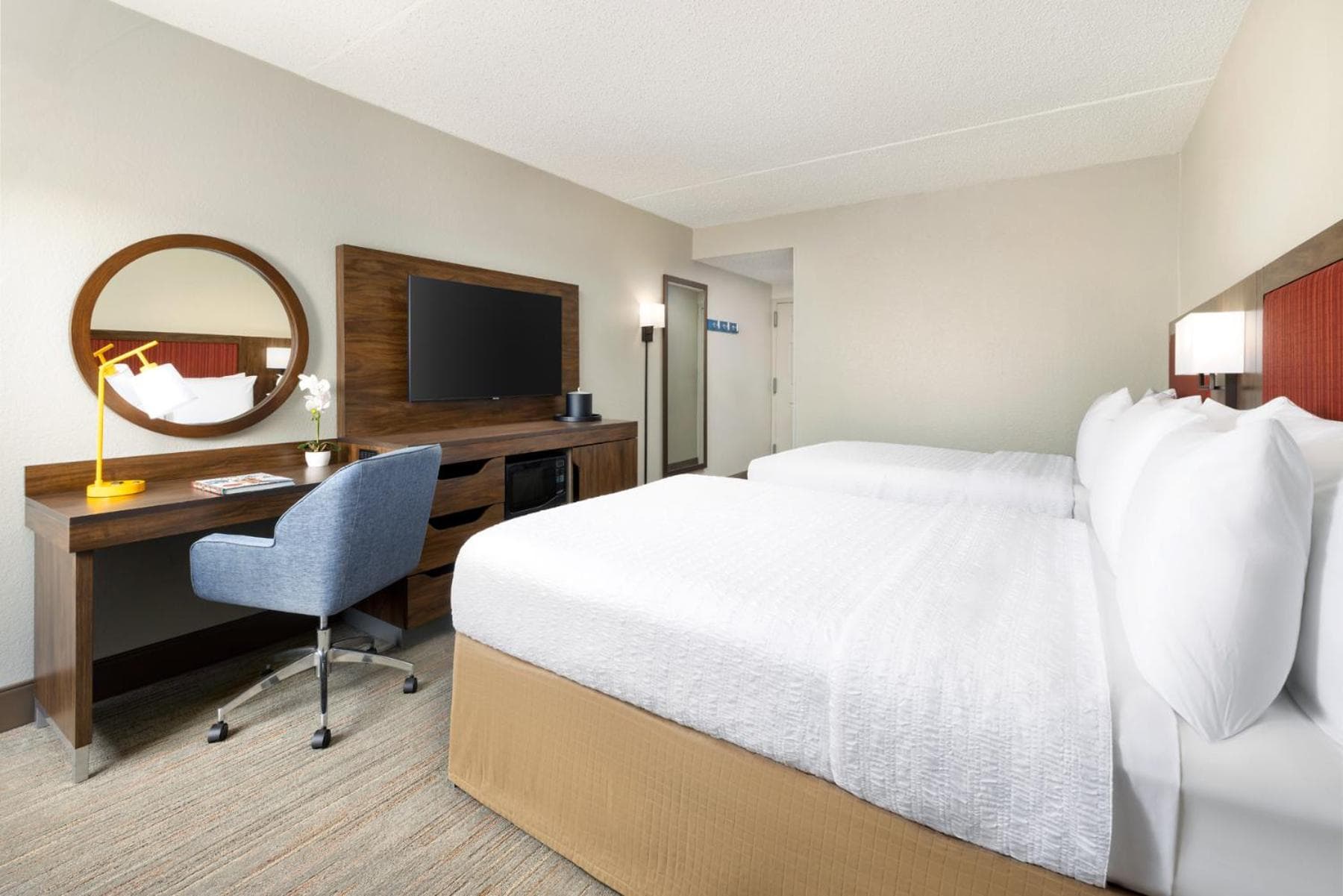 Hampton Inn Long Island/Islandia interior in Islandia, NY — gallery photo 2