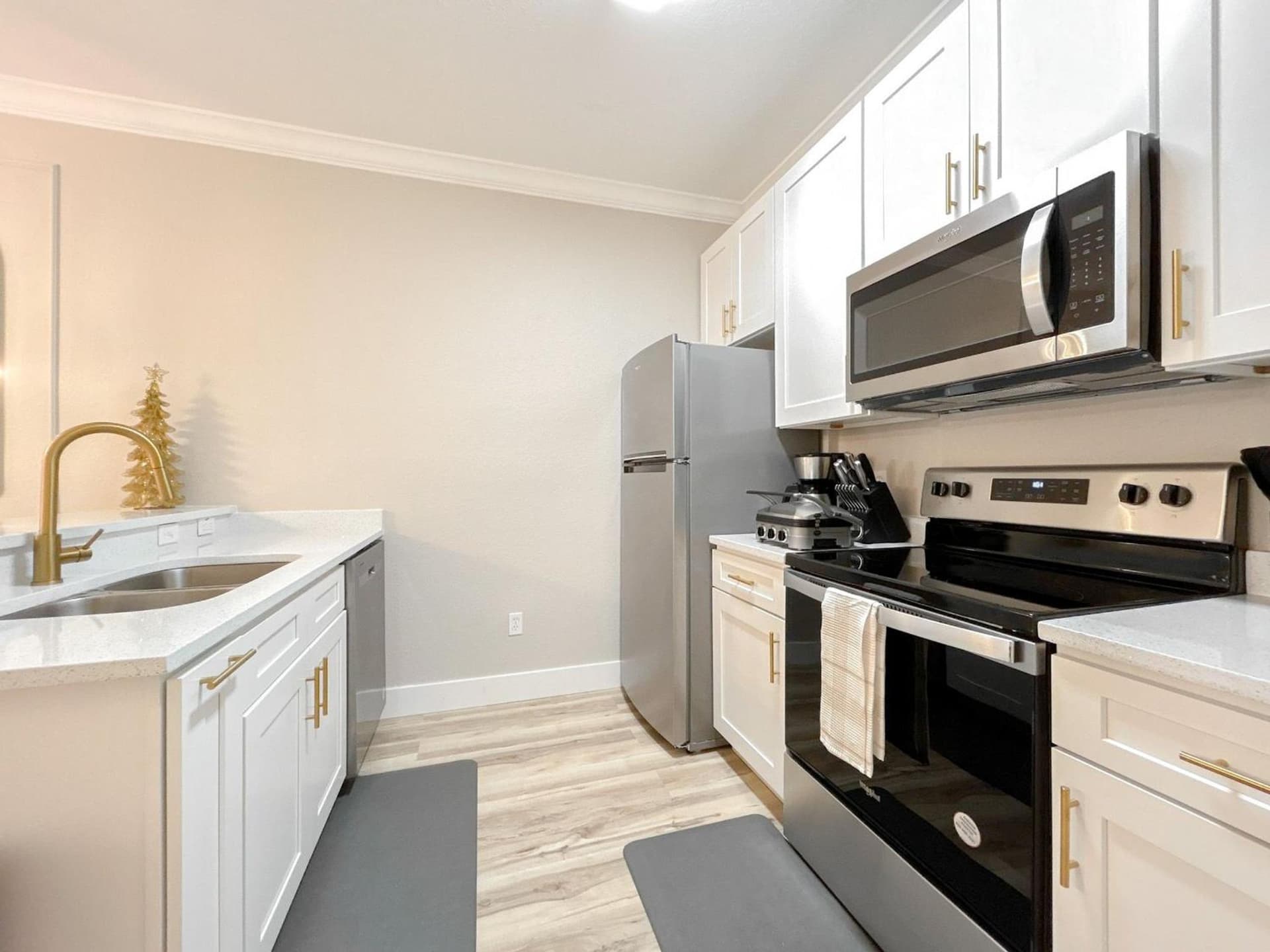 2956 Bright 3 Bed-2 Bath Townhouse Close To Disney property views in Kissimmee, FL — gallery photo 3