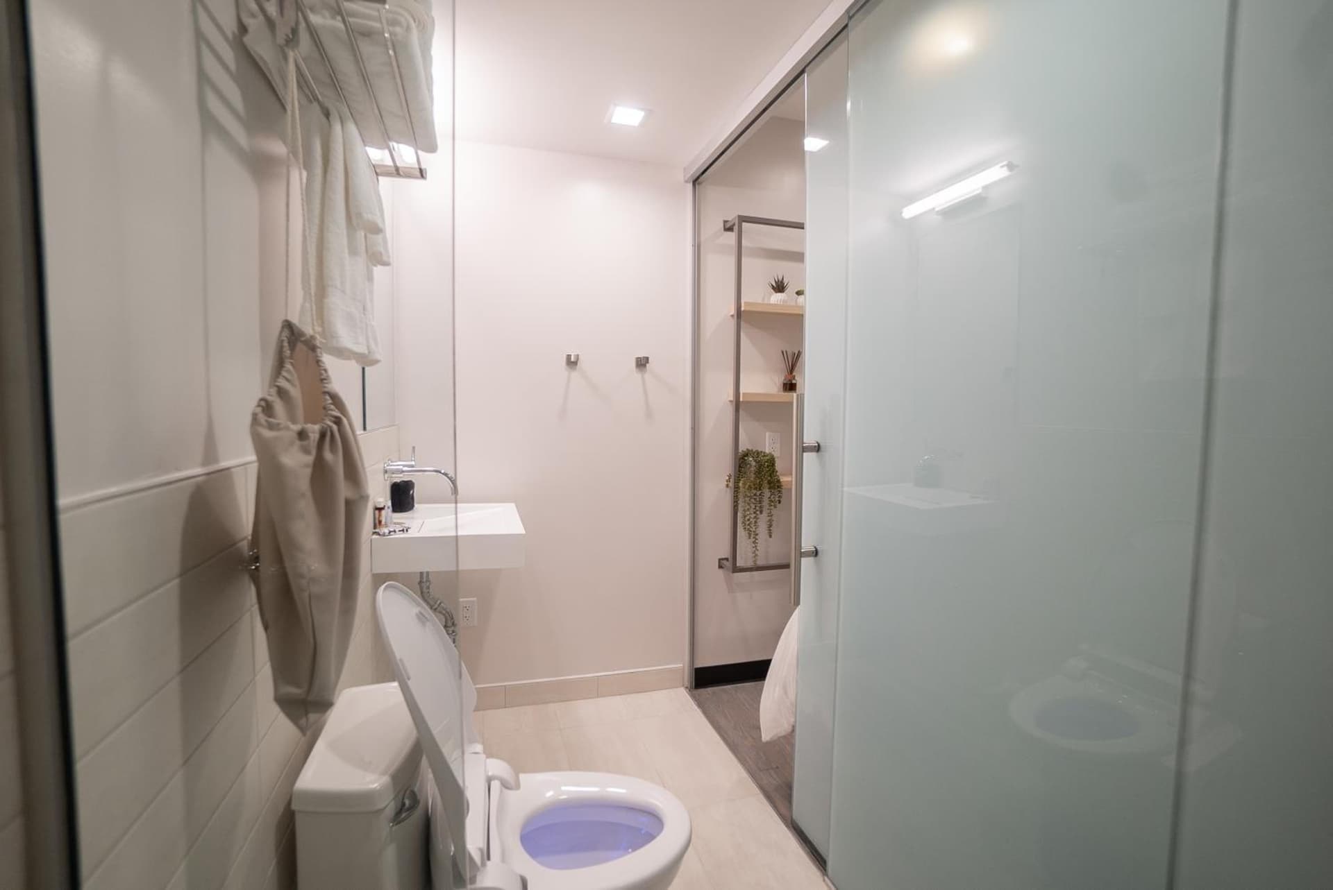 SOVA Micro-Room & Social Hotel gallery photo in Dallas, TX — image 43
