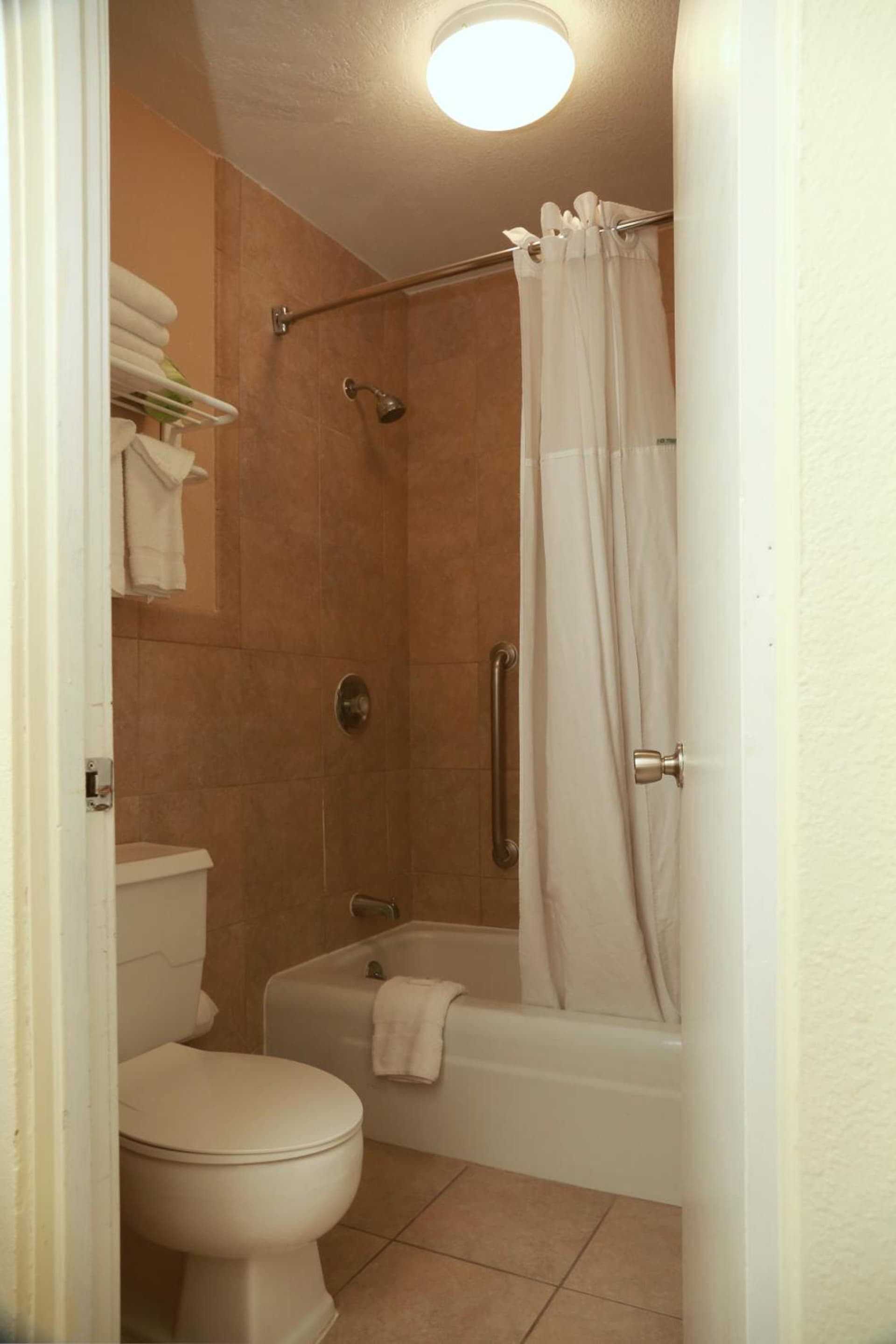 Ramada by Wyndham Fresno North gallery photo in Fresno, CA — image 33