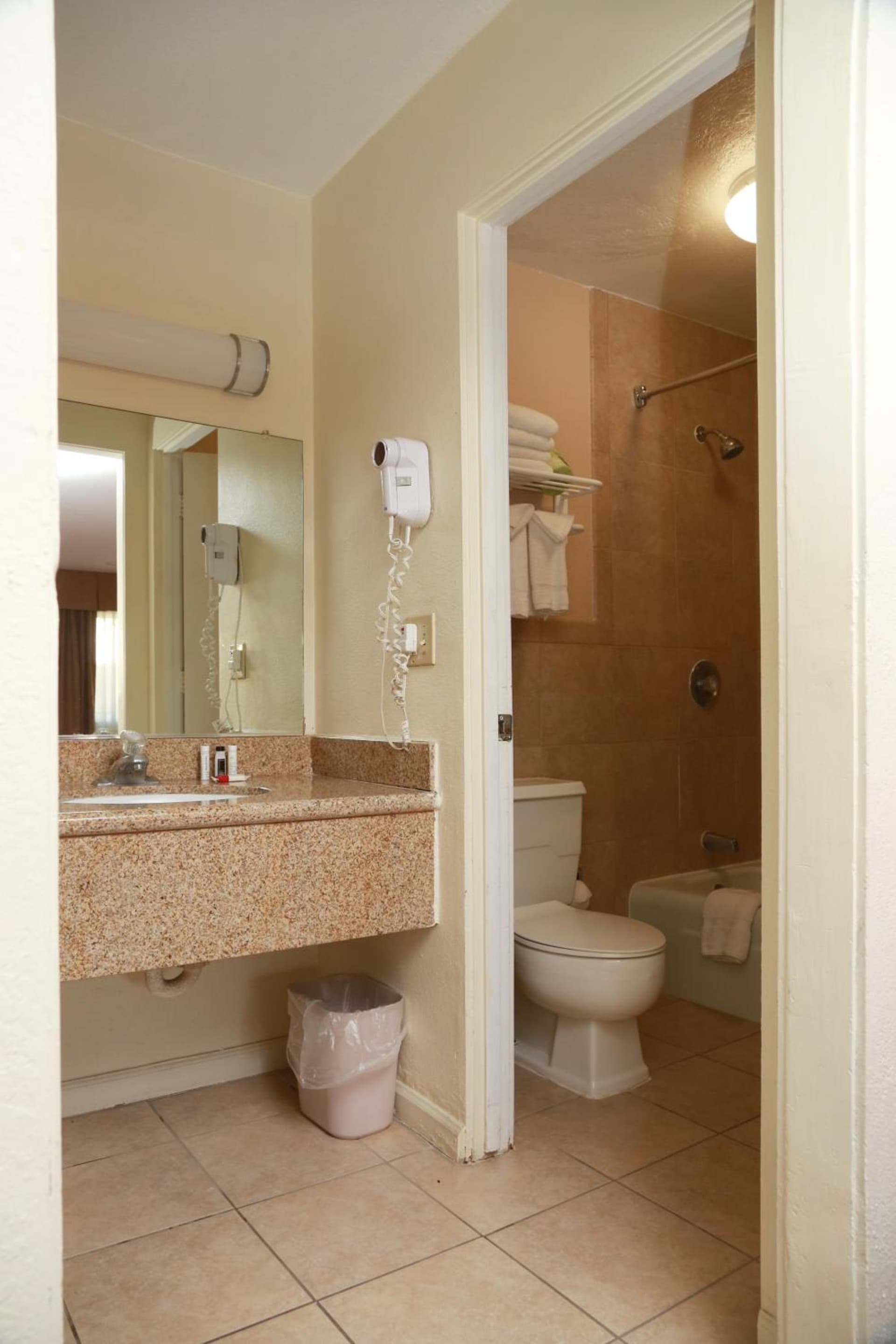 Ramada by Wyndham Fresno North gallery photo in Fresno, CA — image 5