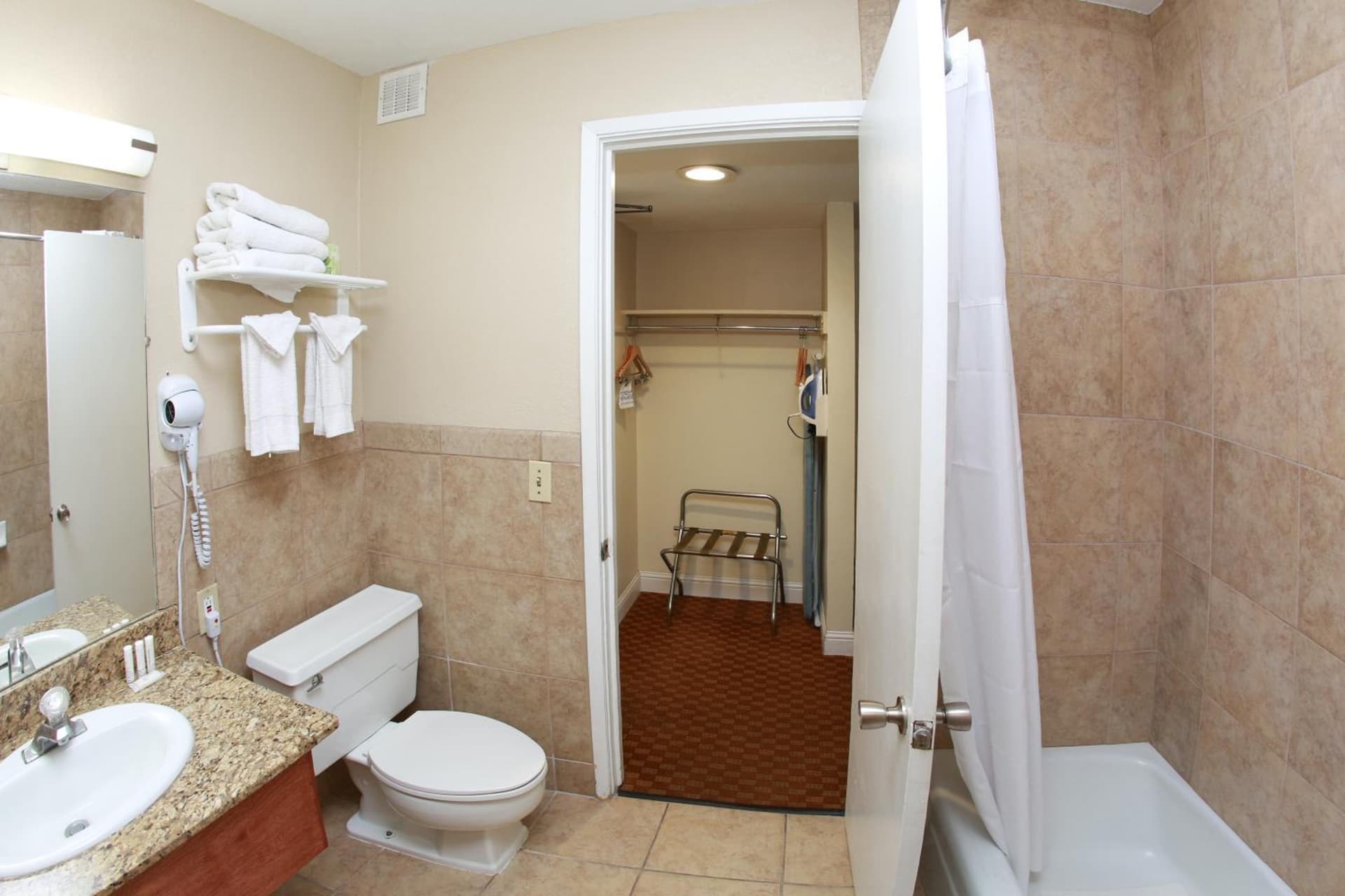 Ramada by Wyndham Fresno North gallery photo in Fresno, CA — image 26