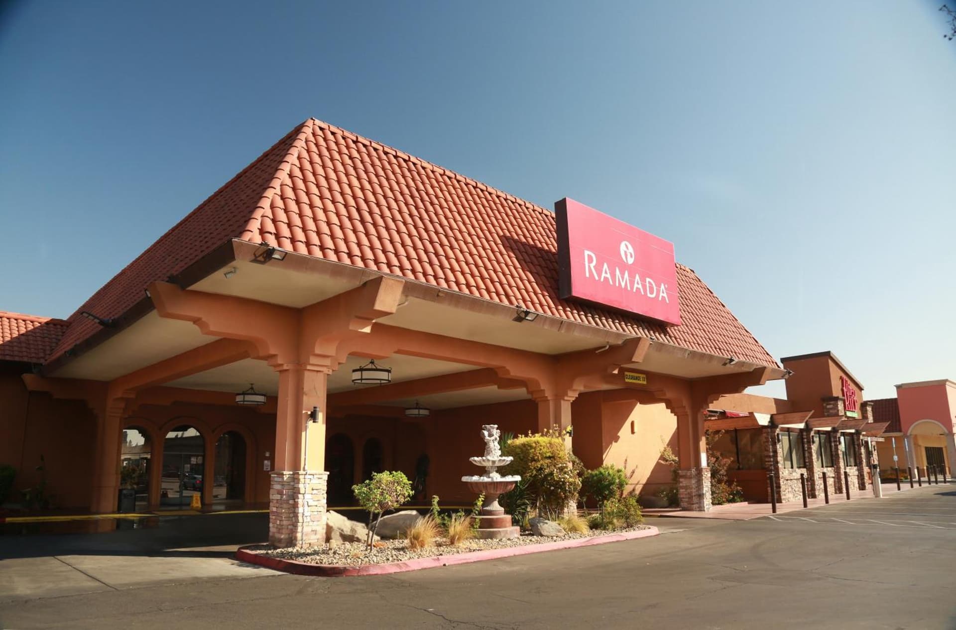 Ramada by Wyndham Fresno North gallery photo in Fresno, CA — image 41